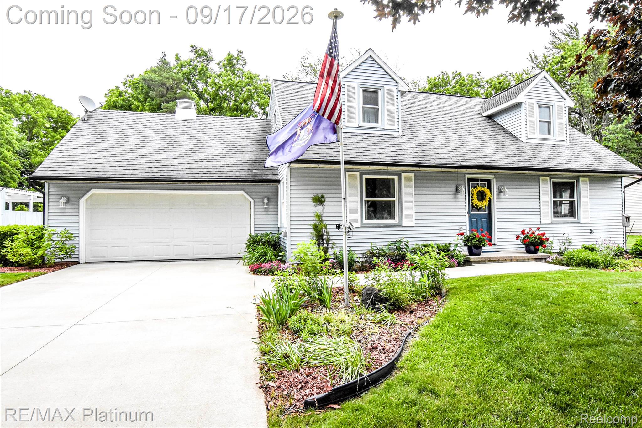1820 Schoolcraft Street Property Photo 1