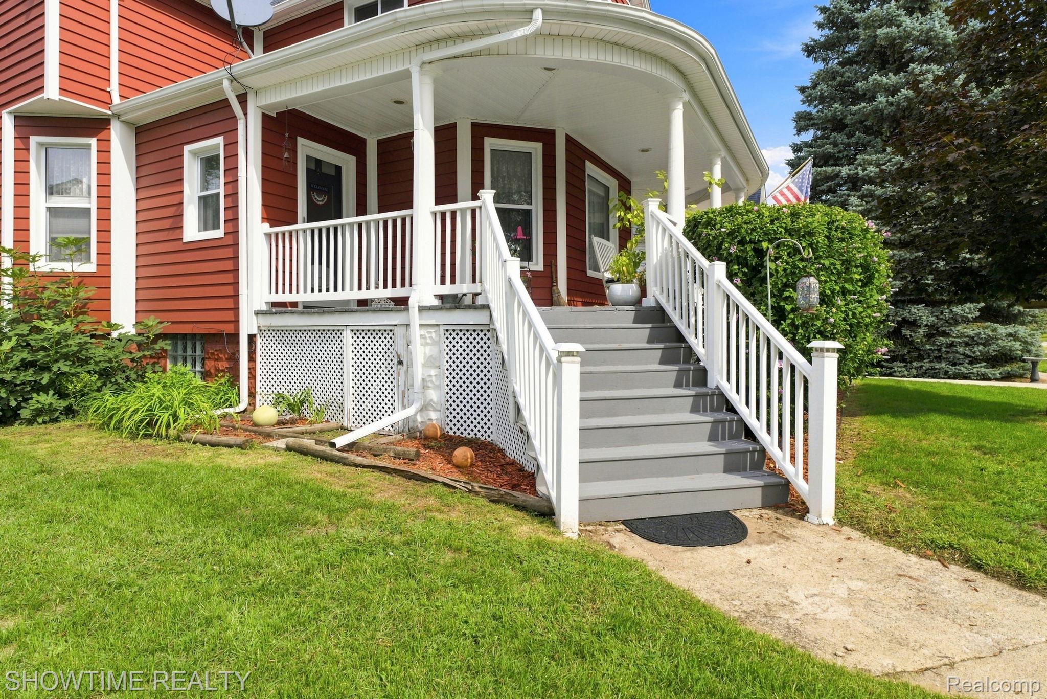 1513 Saint Clair Boulevard Property Photo 3