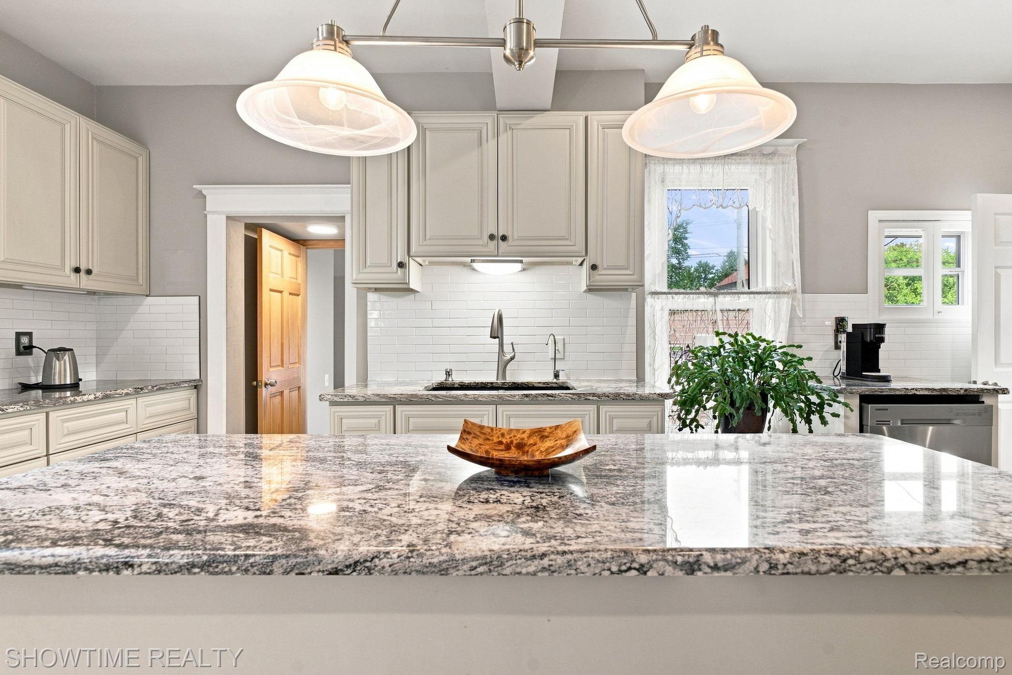 1513 Saint Clair Boulevard Property Photo 12