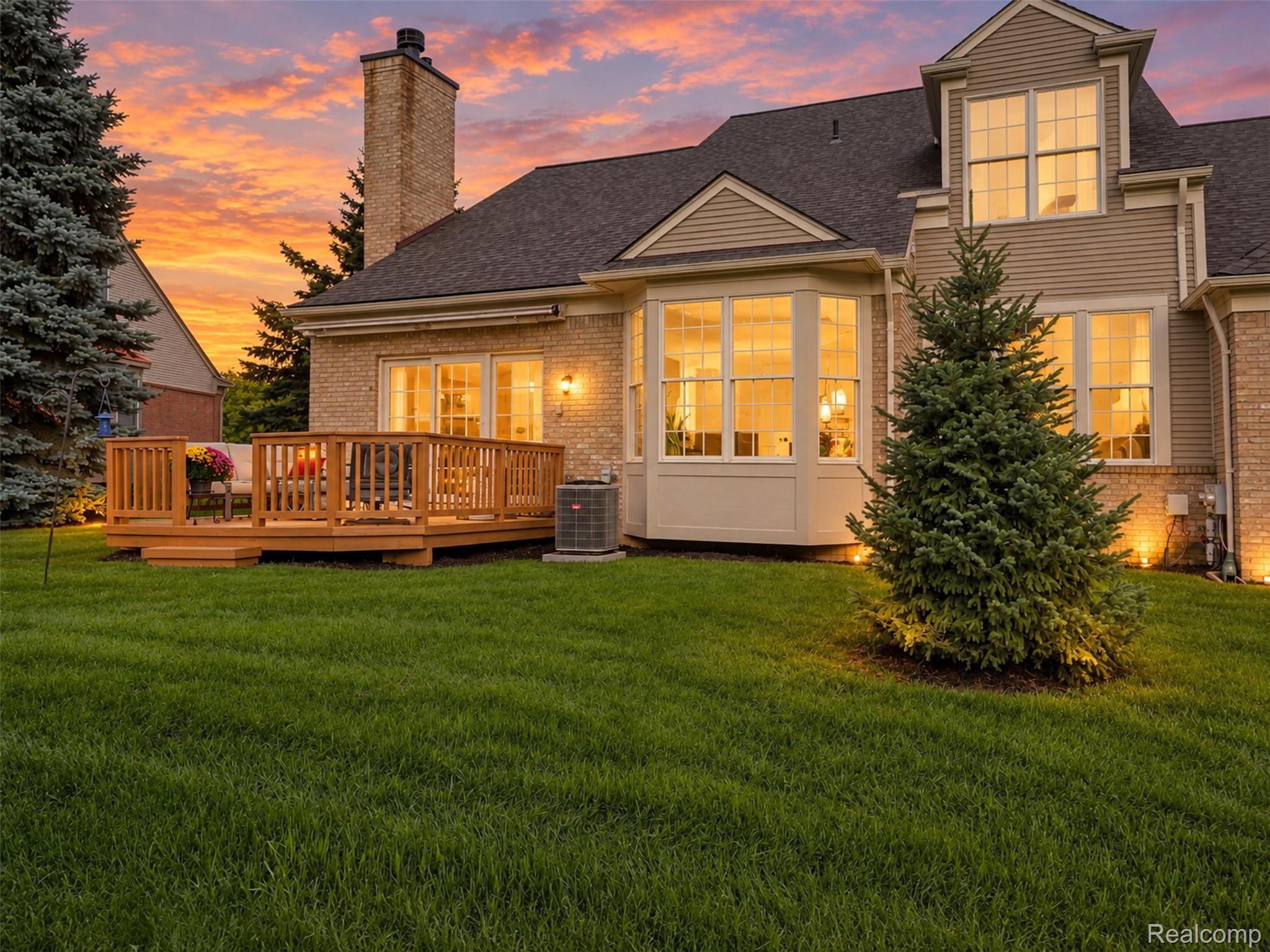 1385 Copper Circle Property Photo 2