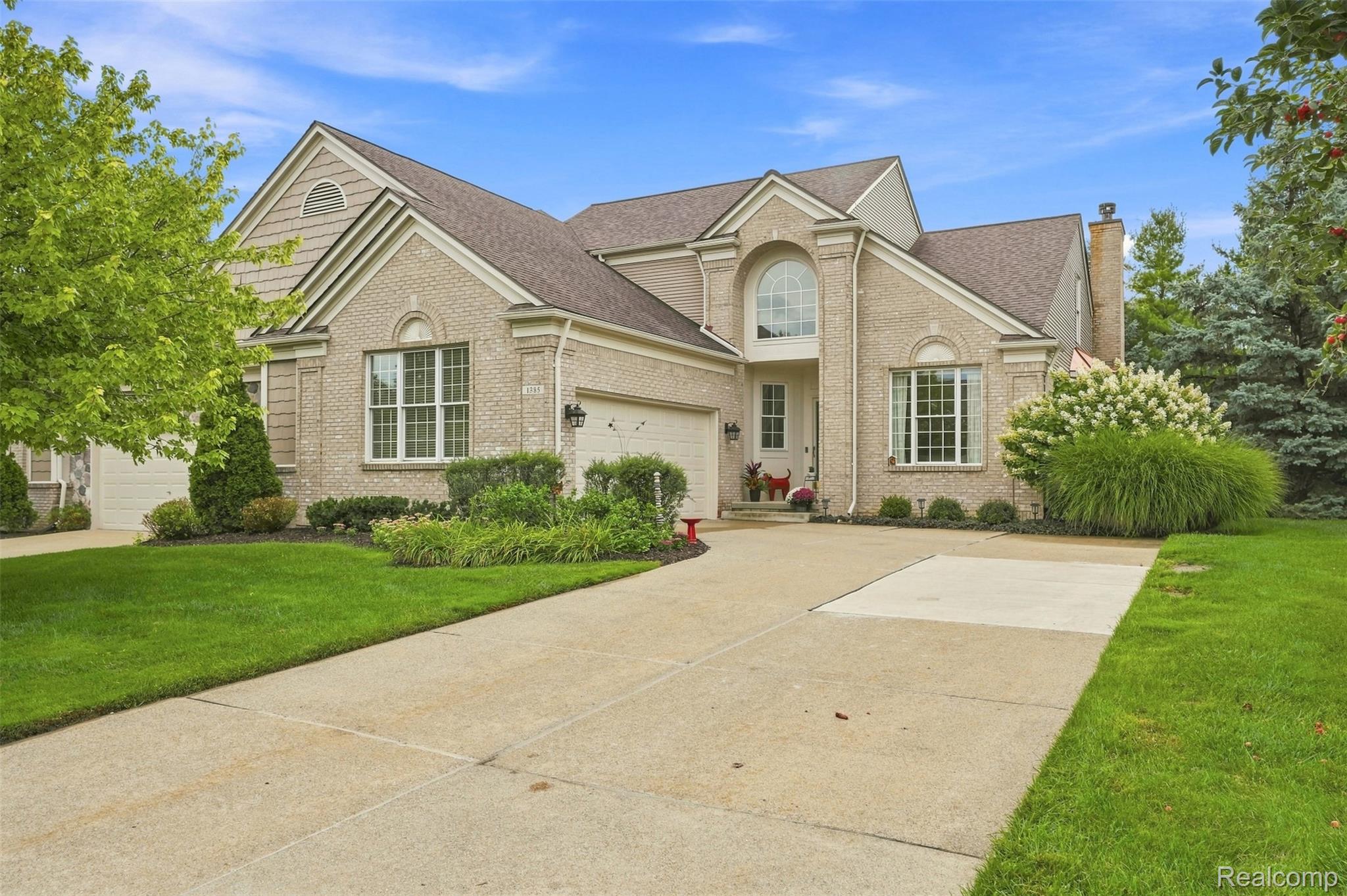 1385 Copper Circle Property Photo 4
