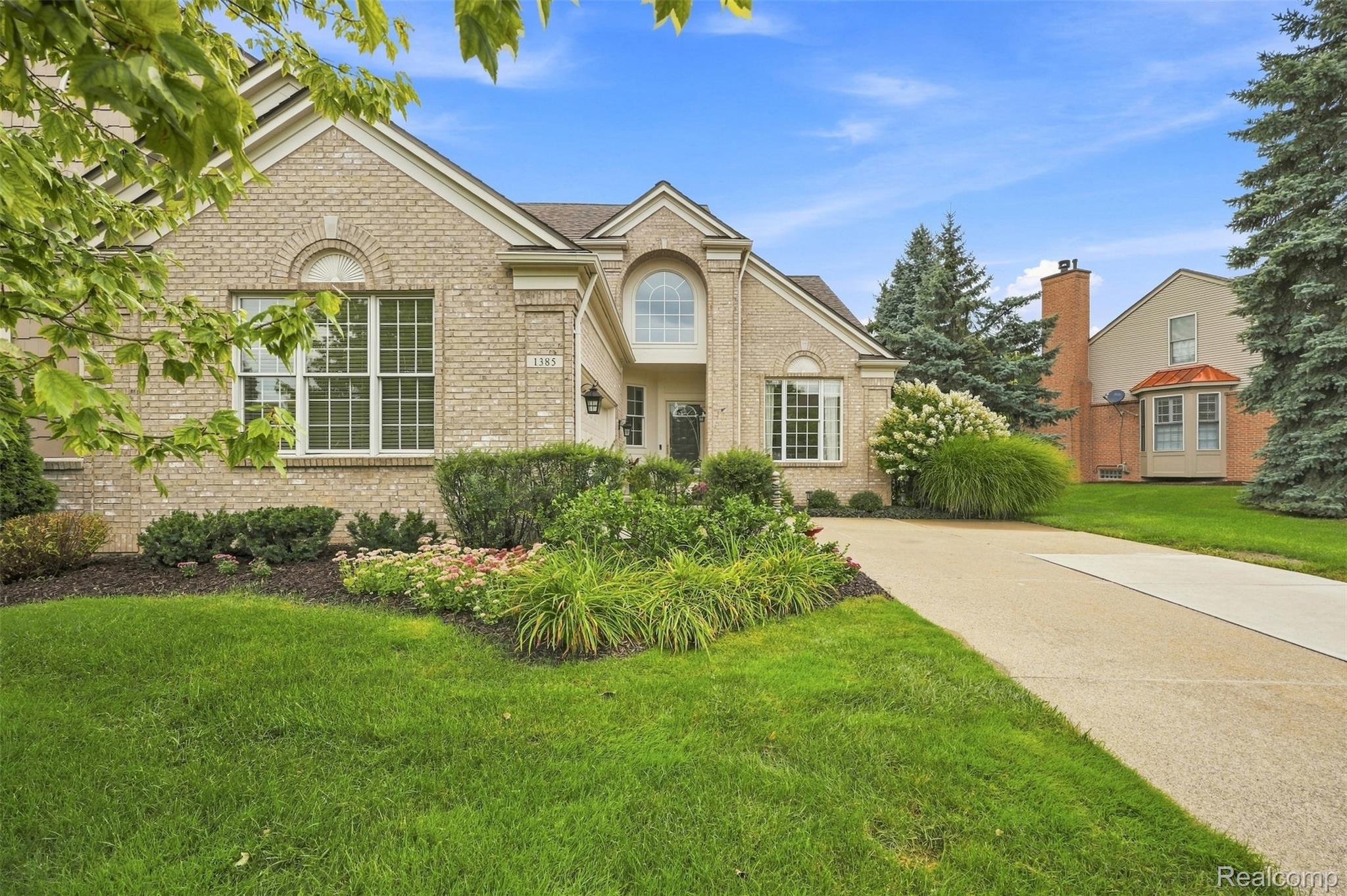 1385 Copper Circle Property Photo 6