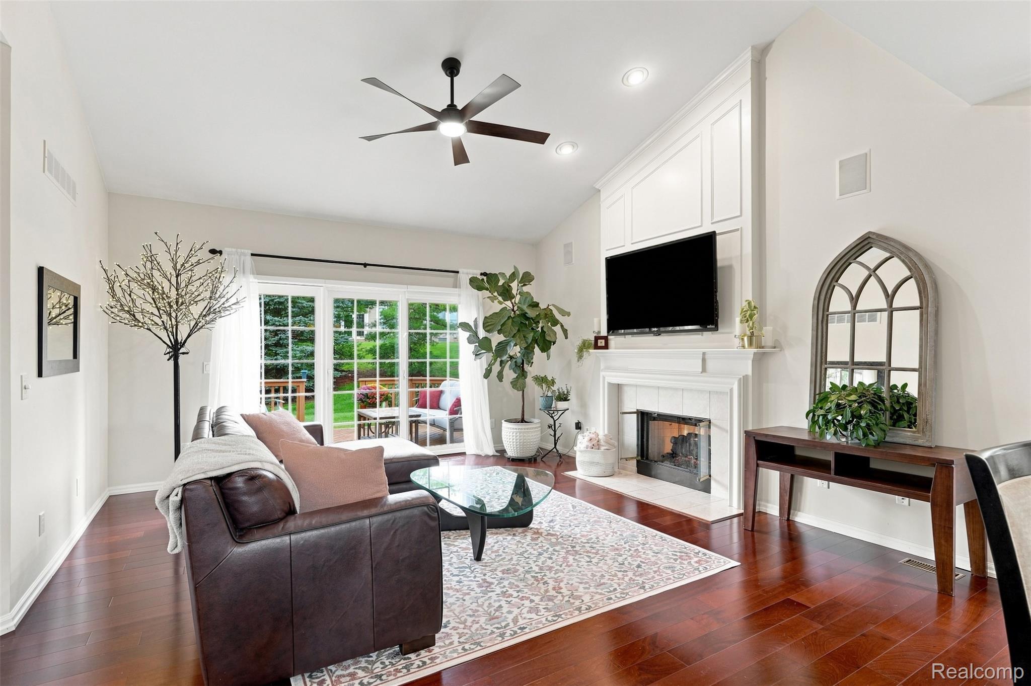 1385 Copper Circle Property Photo 9