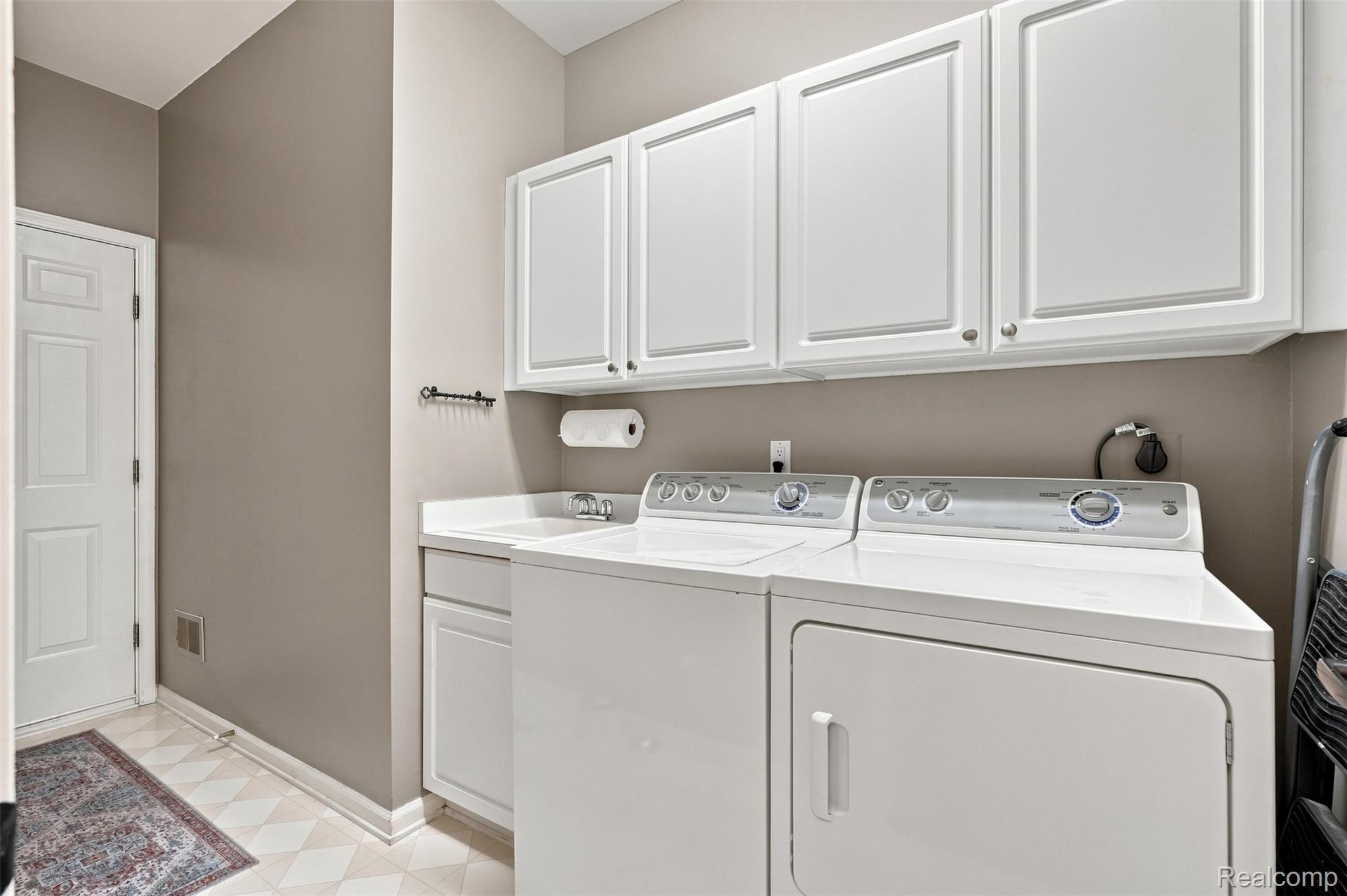 1385 Copper Circle Property Photo 36