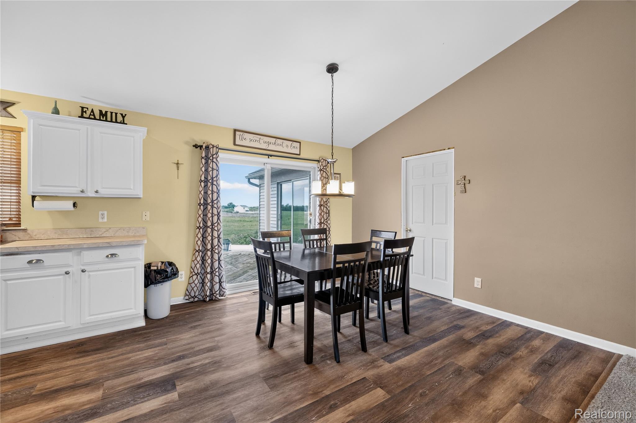 9166 Lantern Way Property Photo 8