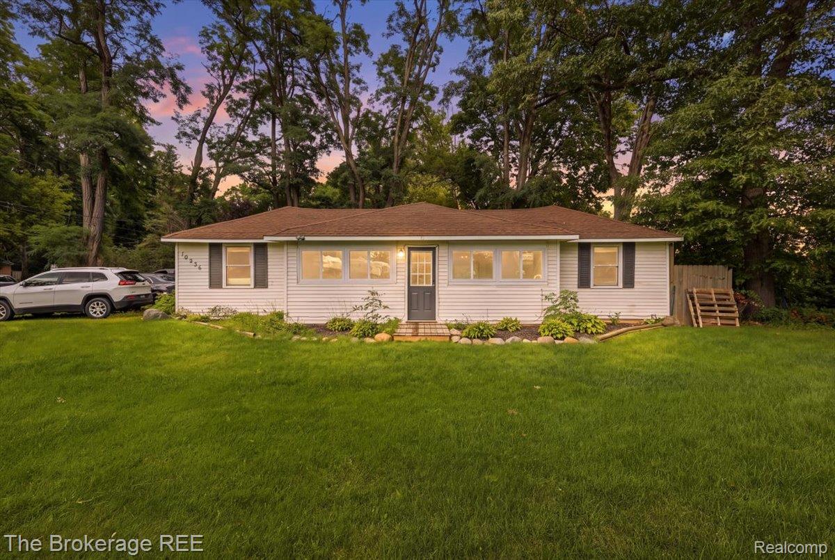 10556 Silver Lake Road Property Photo 1