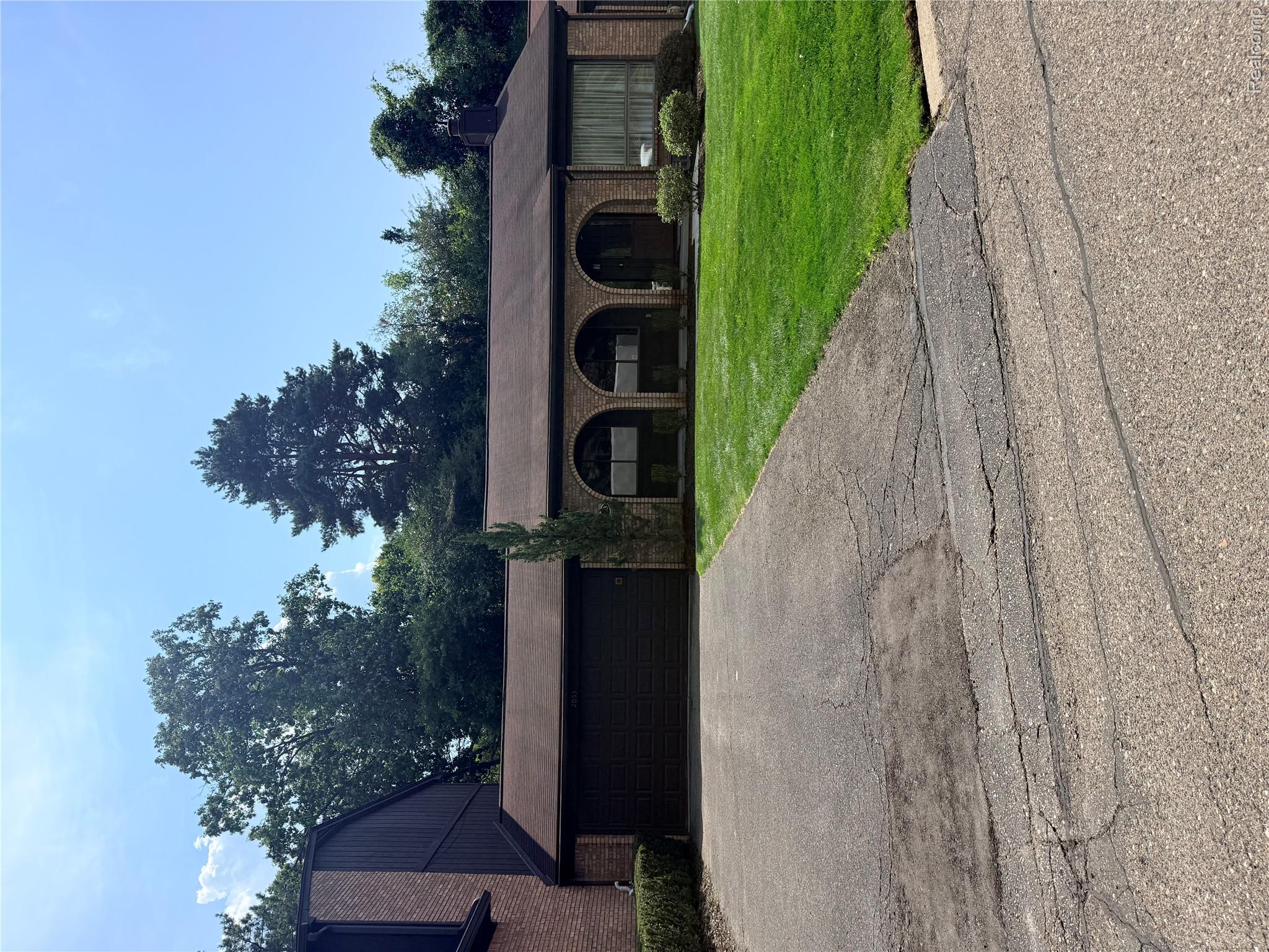 2053 Burgundy Street Property Photo 1