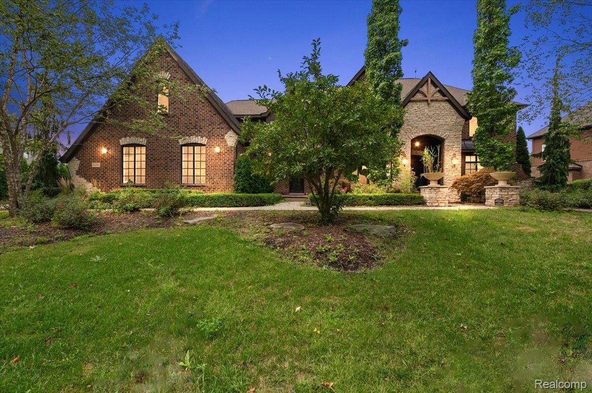 21291 Equestrian Trail Property Photo 1