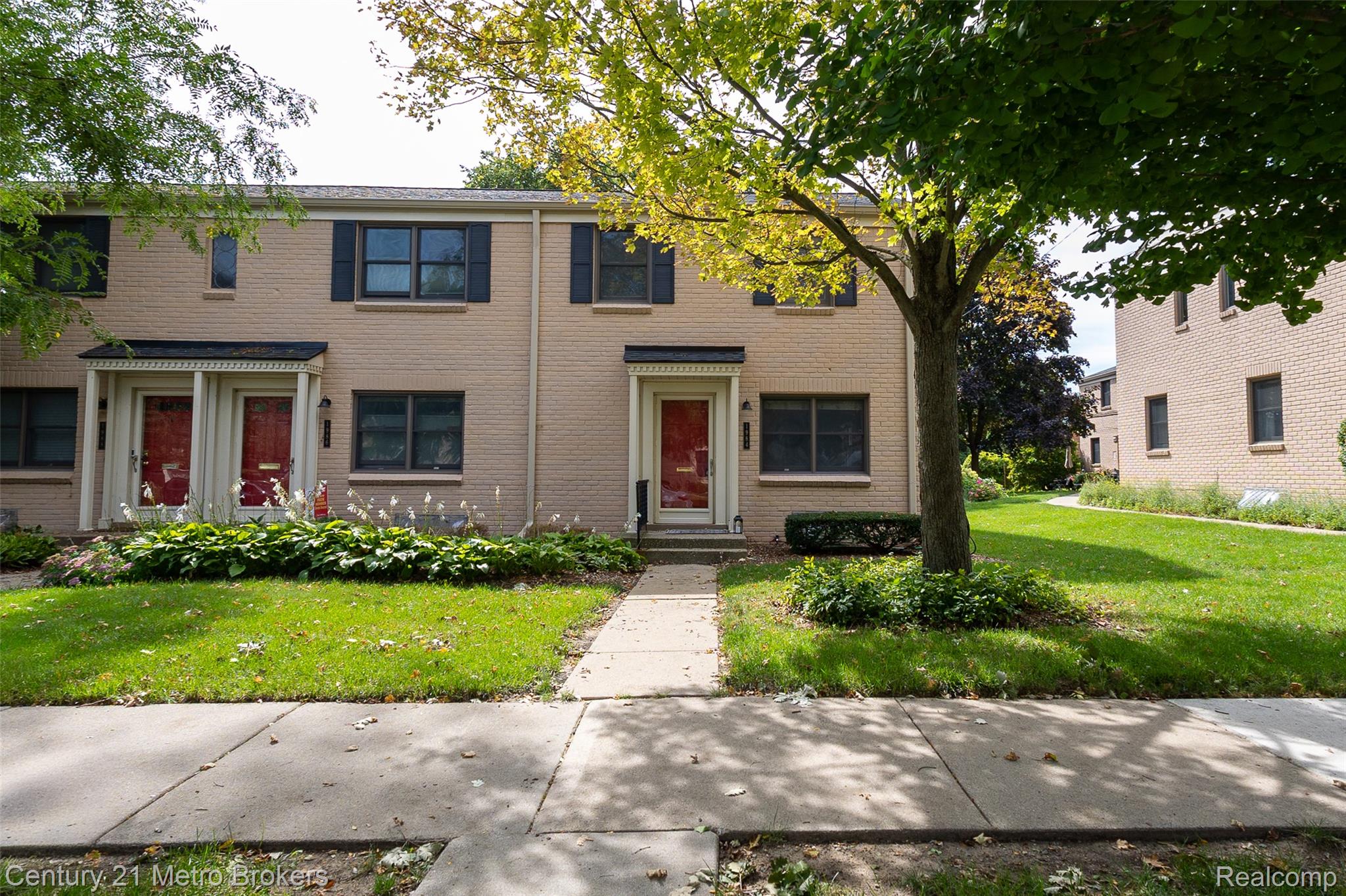 1984 Graefield Road Property Photo 1