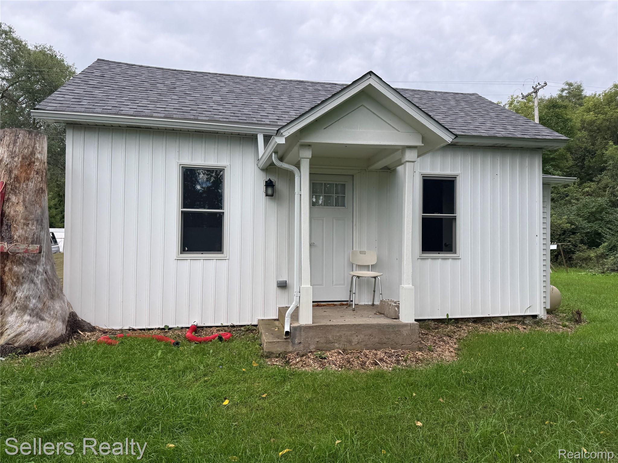 7230 N Mckinley Road Property Photo 3
