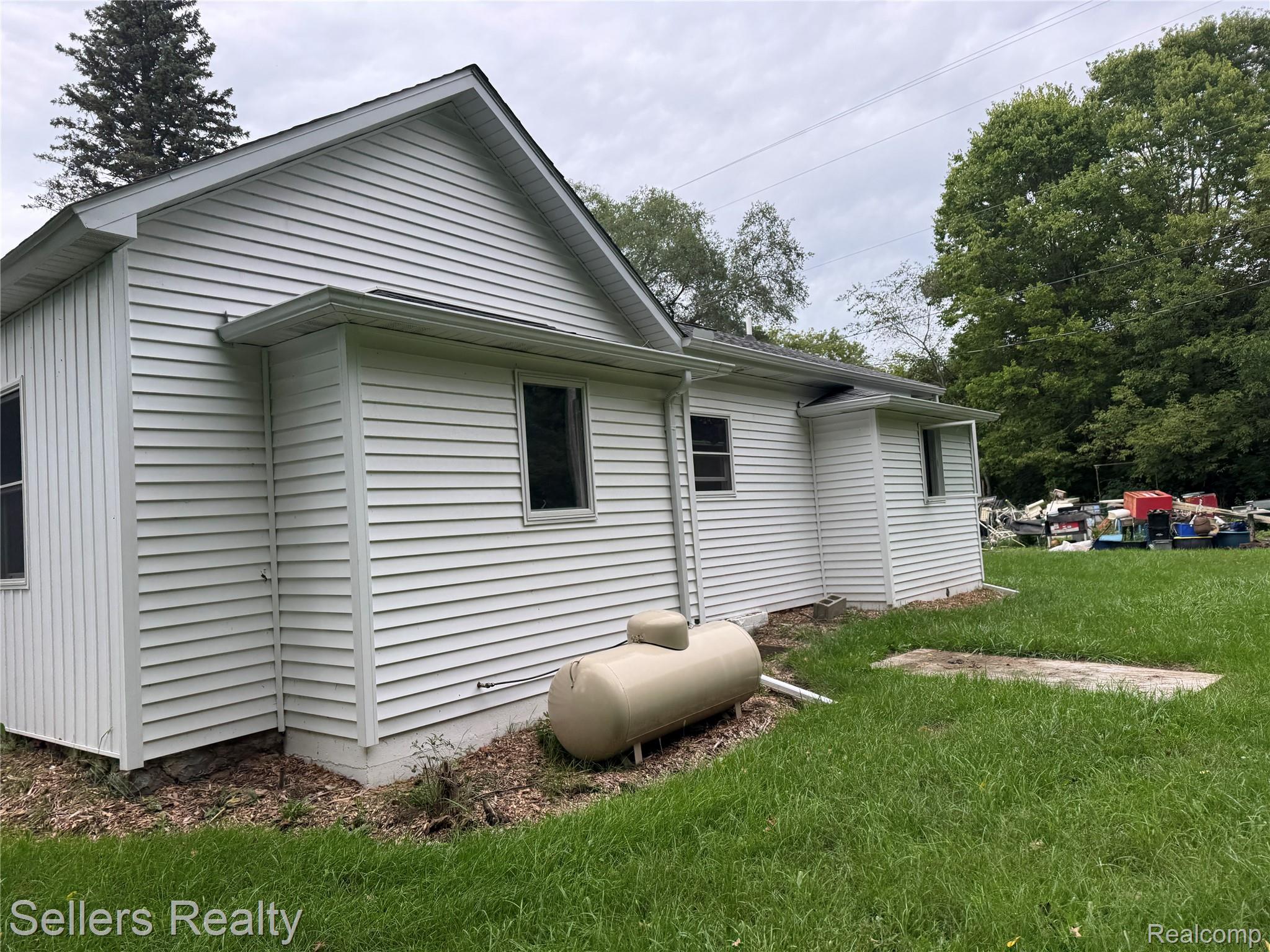 7230 N Mckinley Road Property Photo 8