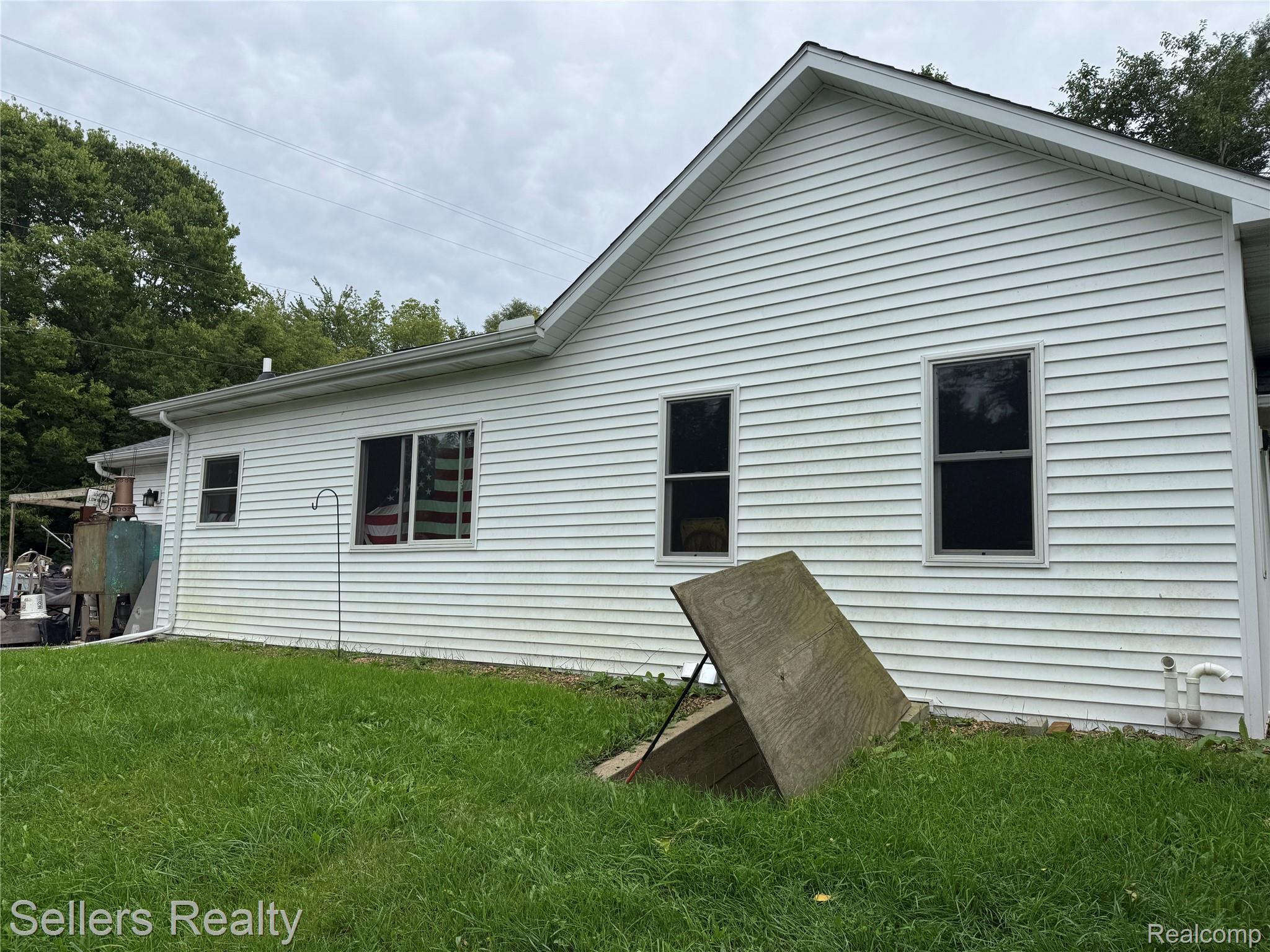7230 N Mckinley Road Property Photo 10