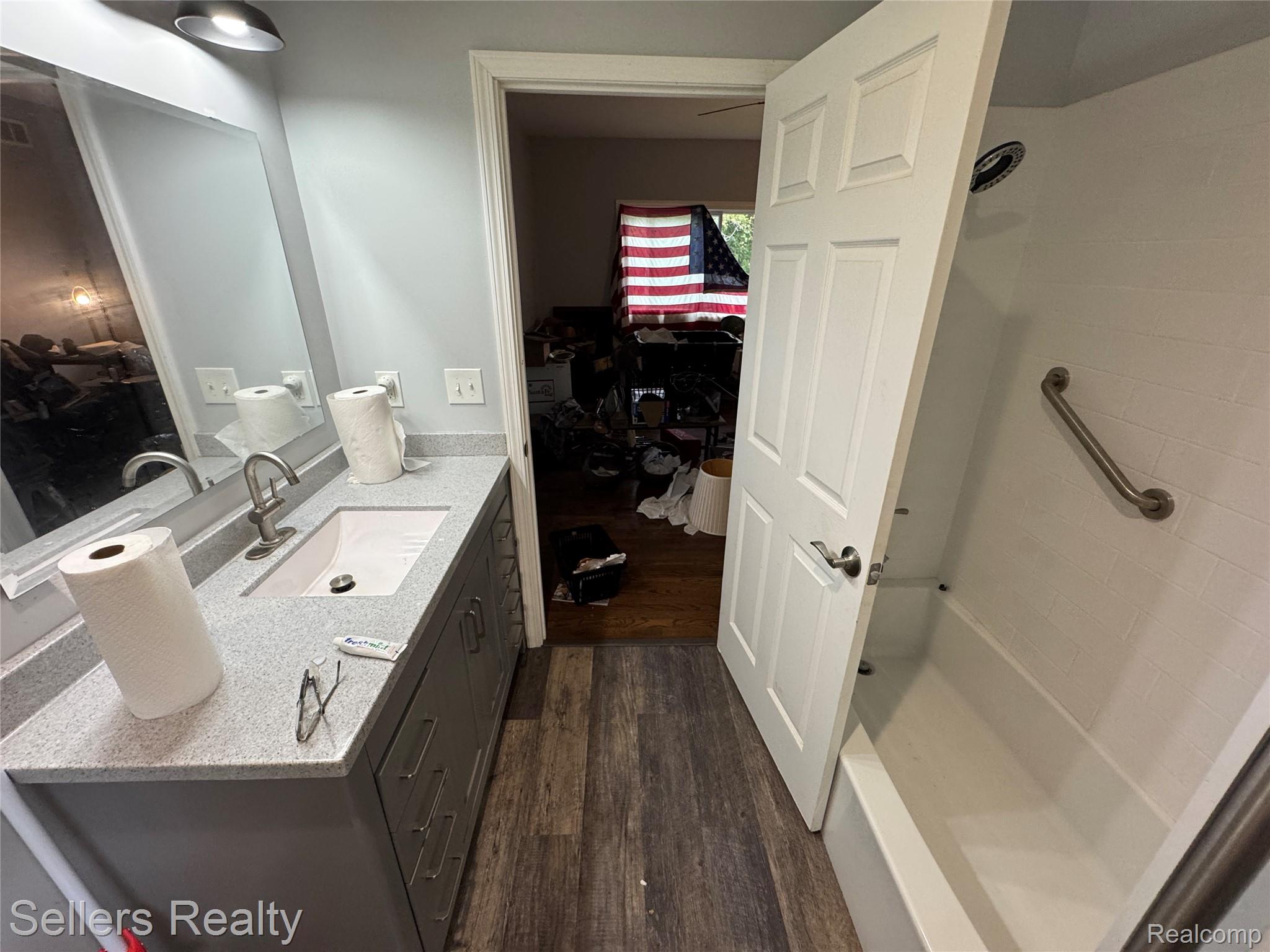 7230 N Mckinley Road Property Photo 11