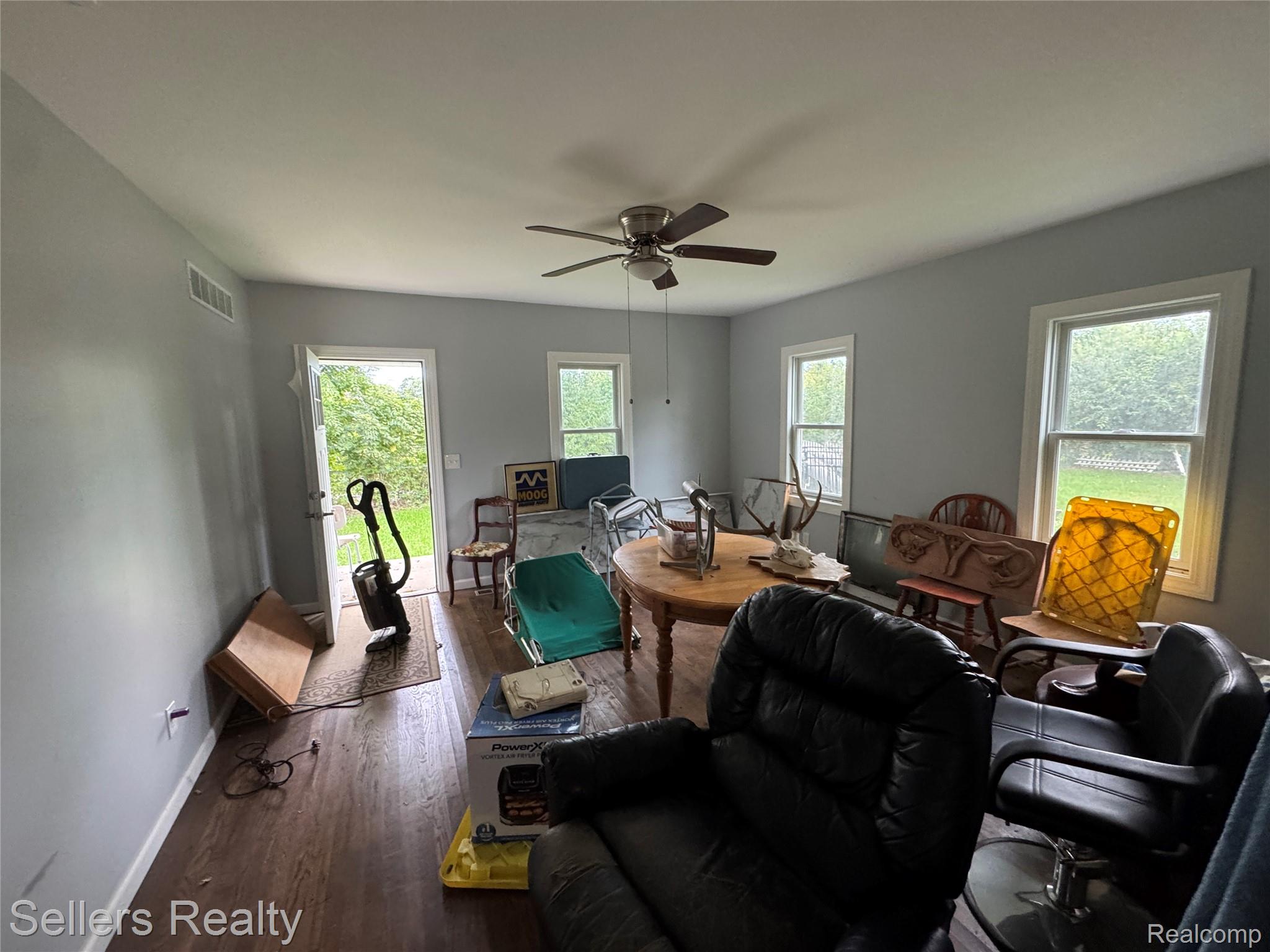 7230 N Mckinley Road Property Photo 12