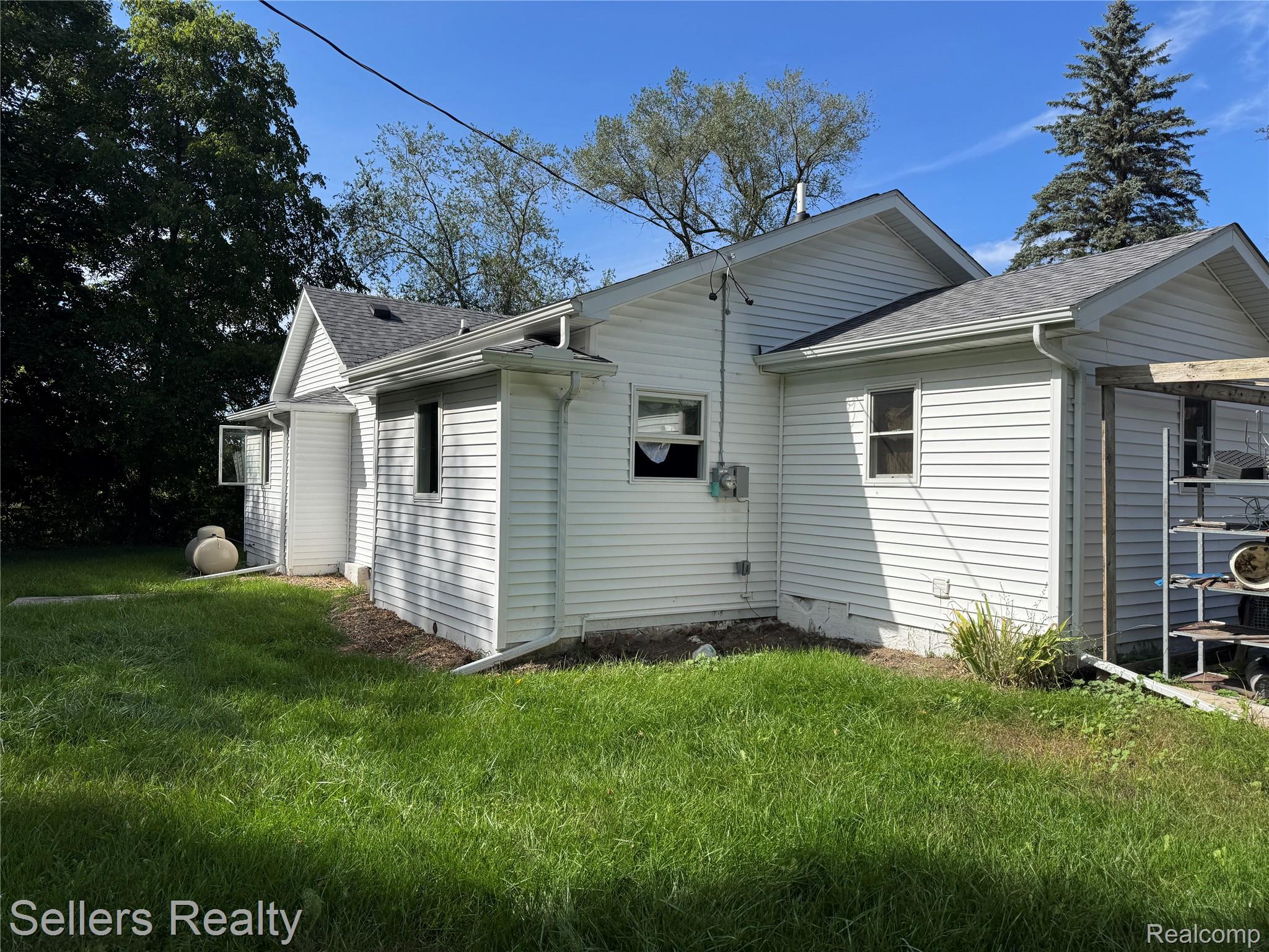 7230 N Mckinley Road Property Photo 15