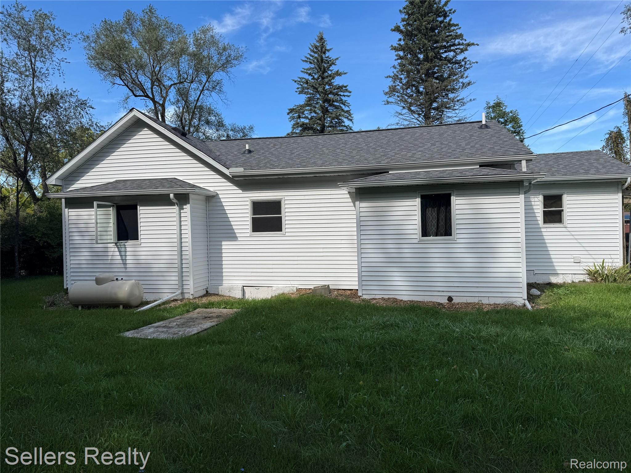 7230 N Mckinley Road Property Photo 16