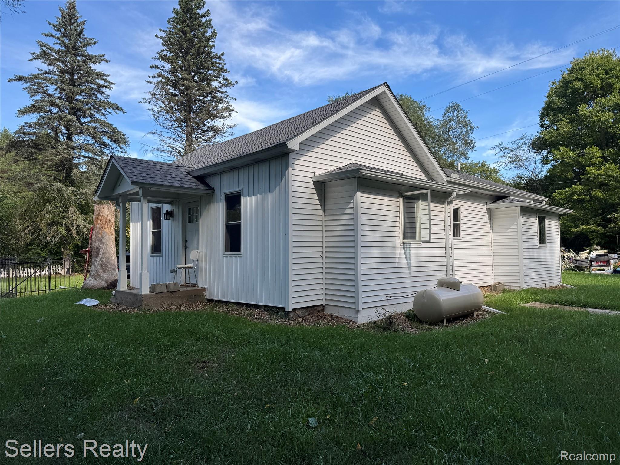 7230 N Mckinley Road Property Photo 17