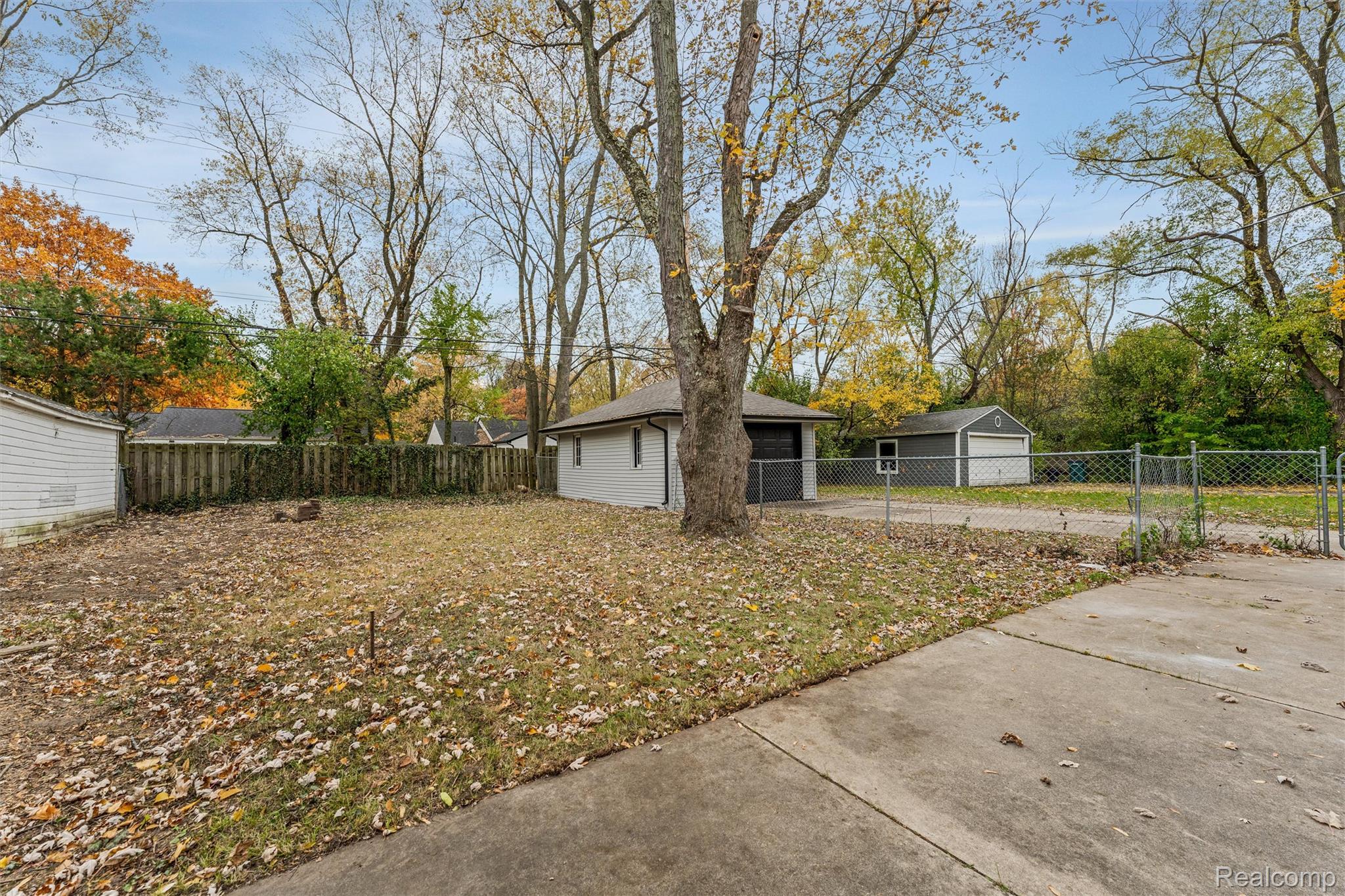 15751 W 14 Mile Road Property Photo 18