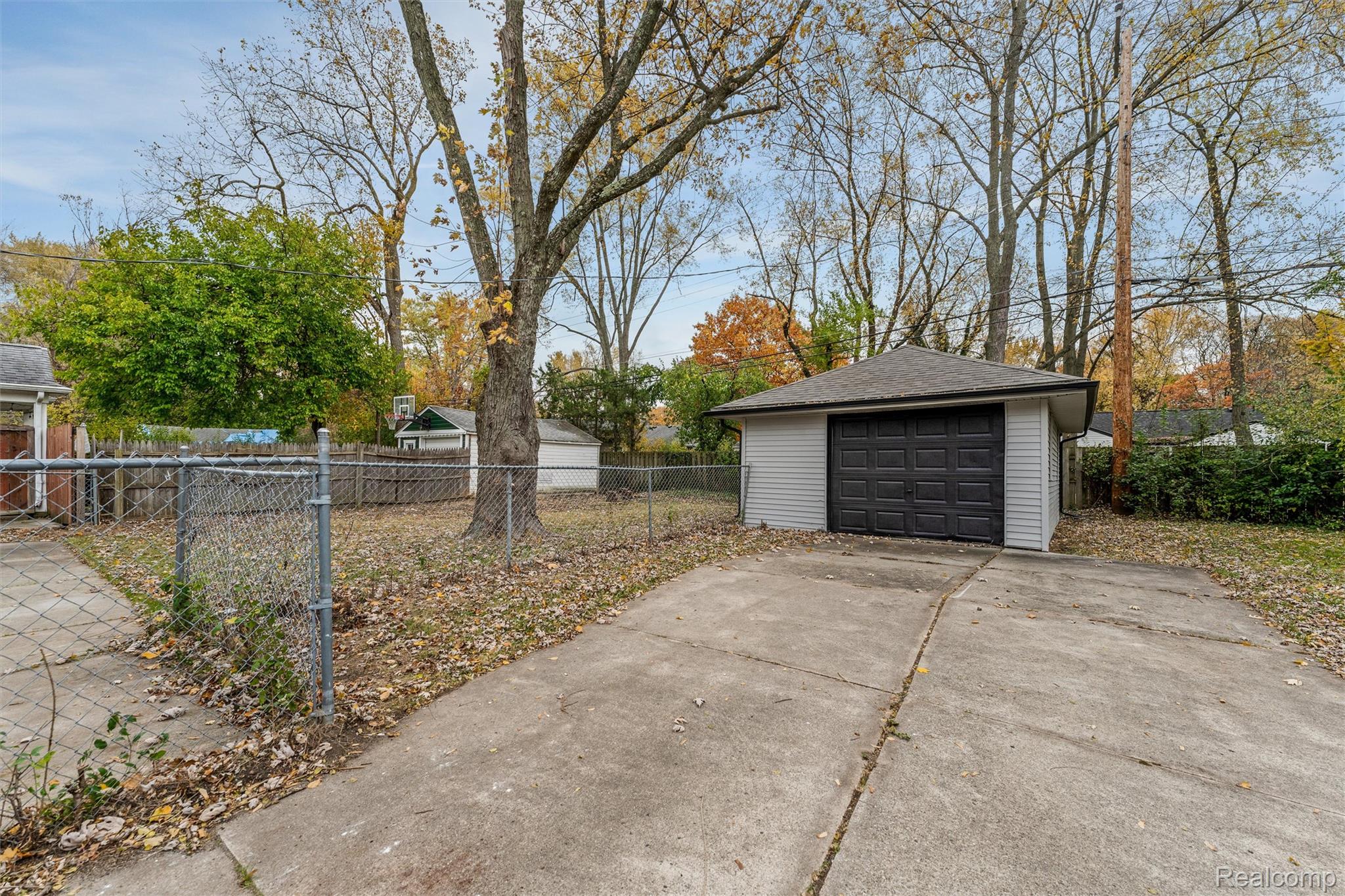 15751 W 14 Mile Road Property Photo 23