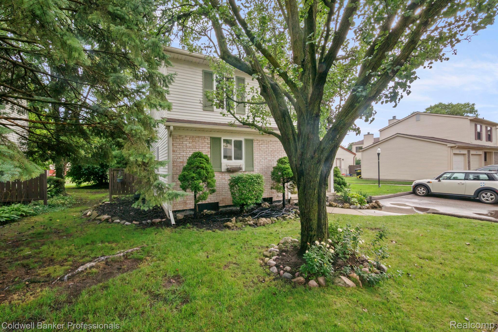 2838 Roundtree Drive Property Photo 3
