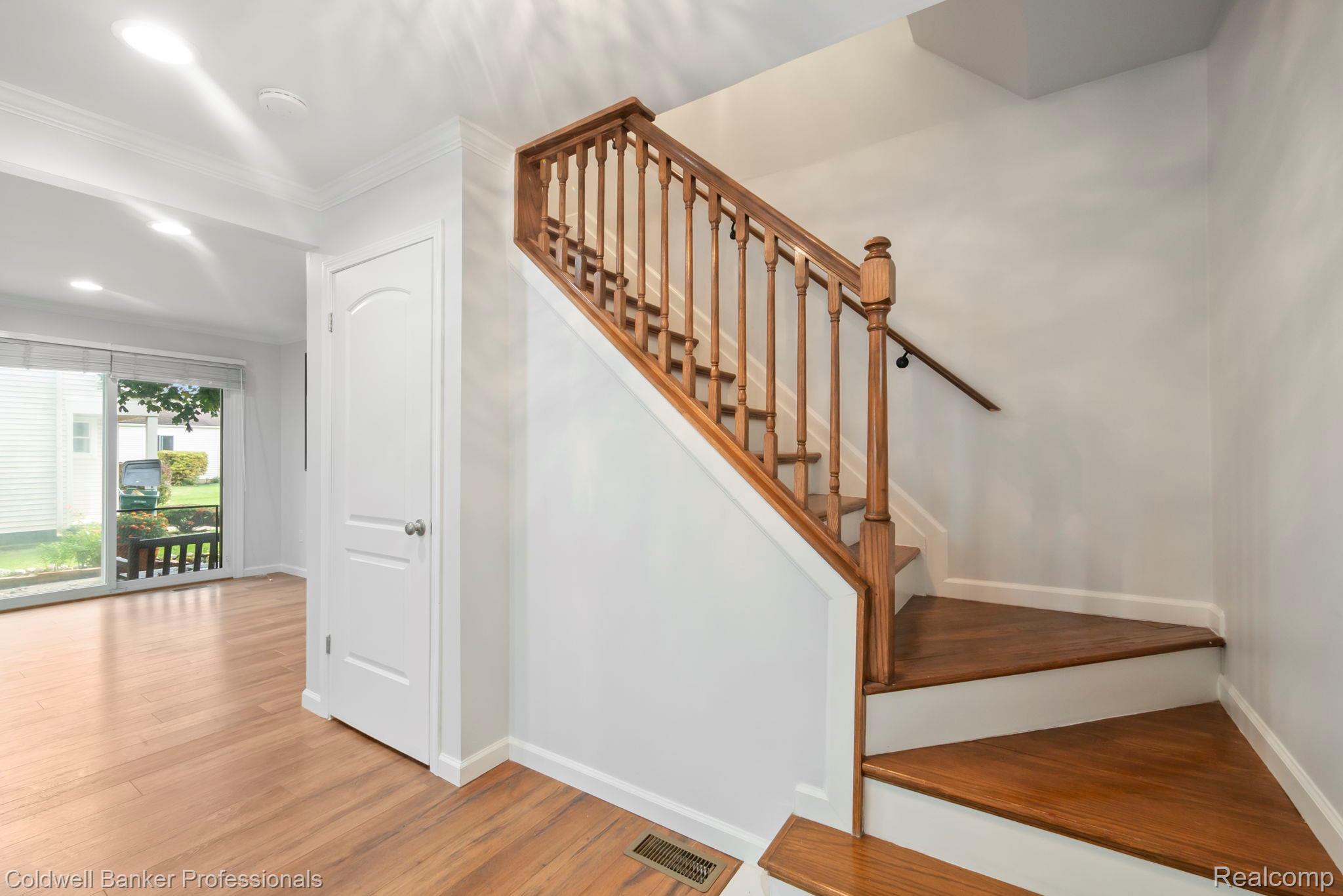 2838 Roundtree Drive Property Photo 6