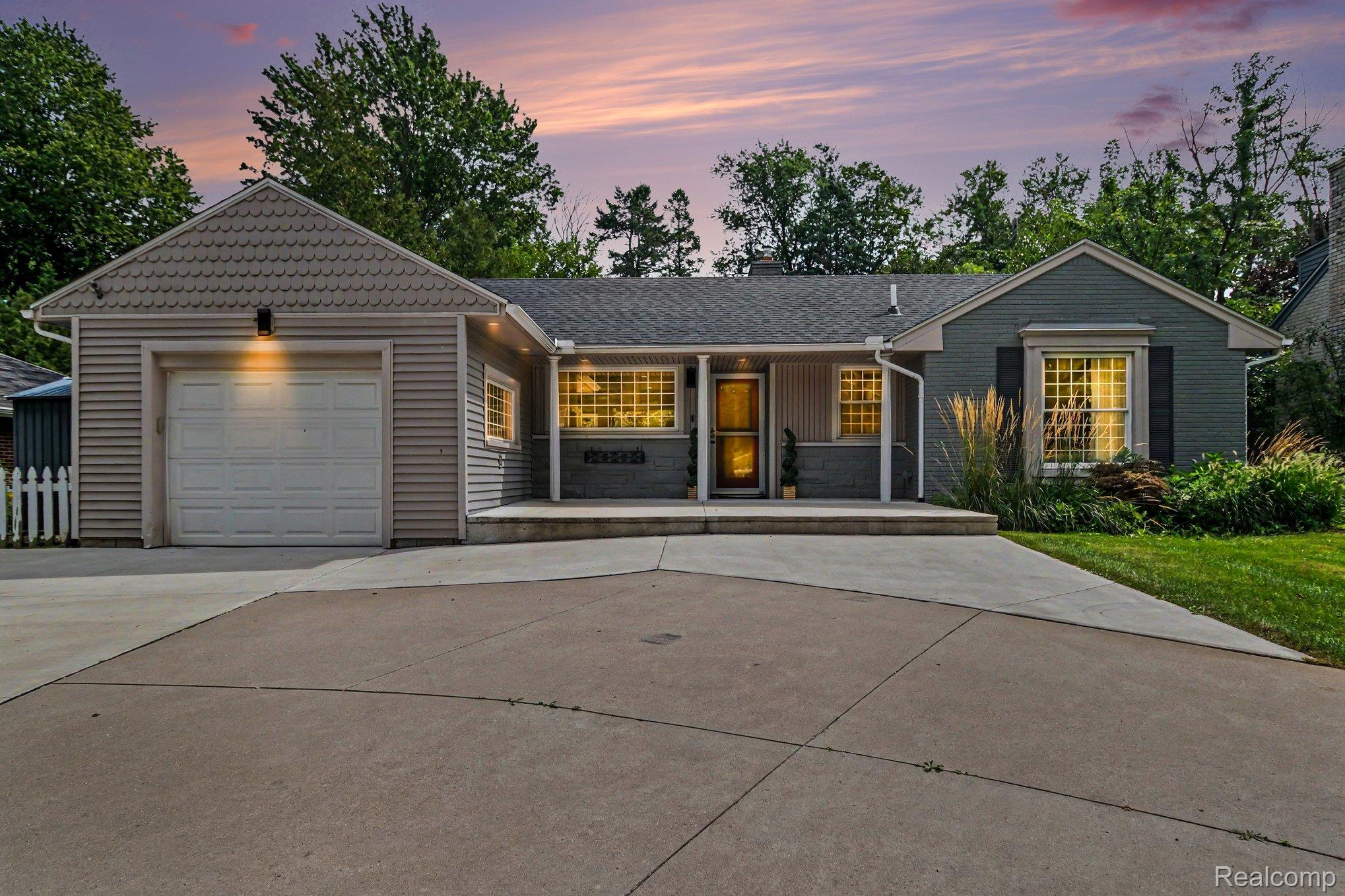 2373 Rutherford Road Property Photo 1