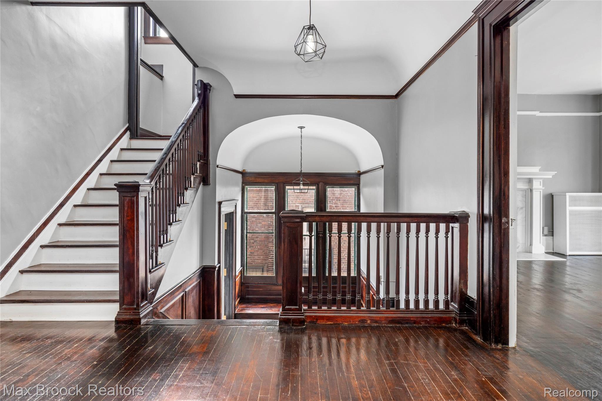 94 E Boston Boulevard Property Photo 7