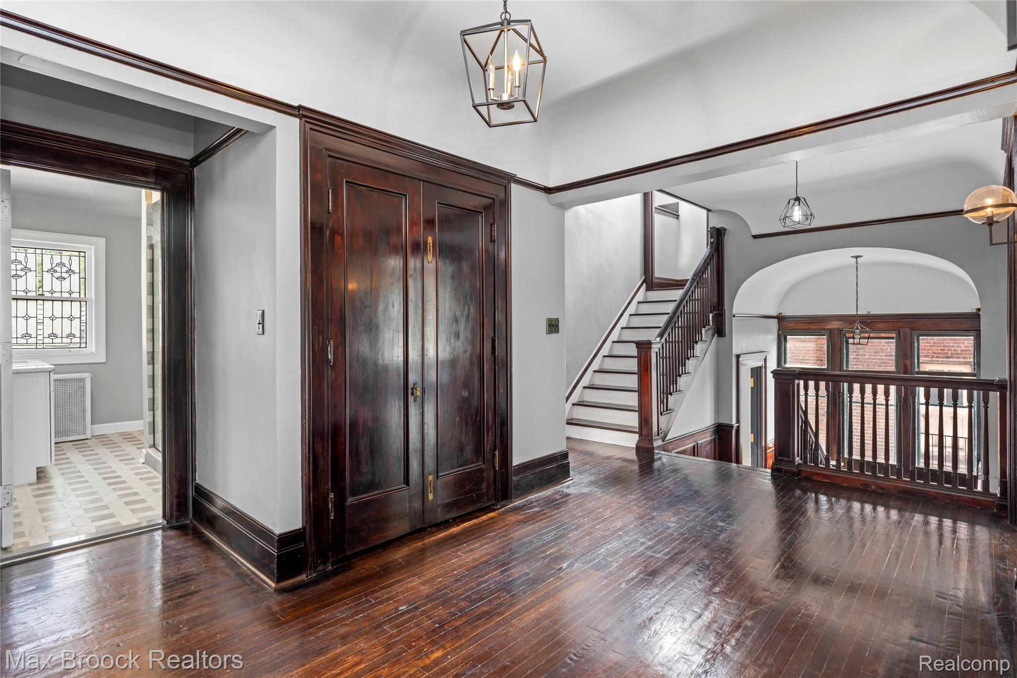 94 E Boston Boulevard Property Photo 8