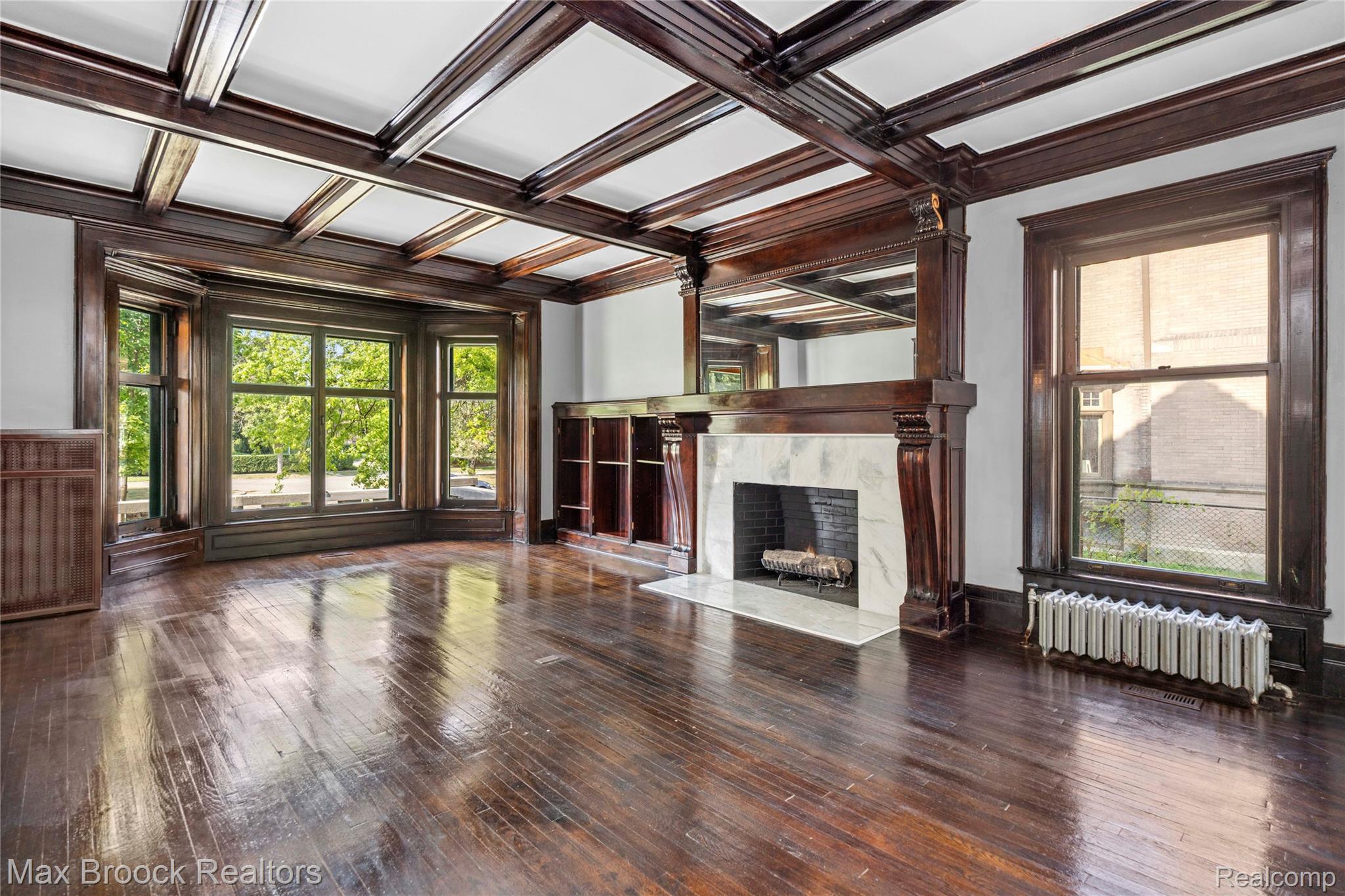 94 E Boston Boulevard Property Photo 9