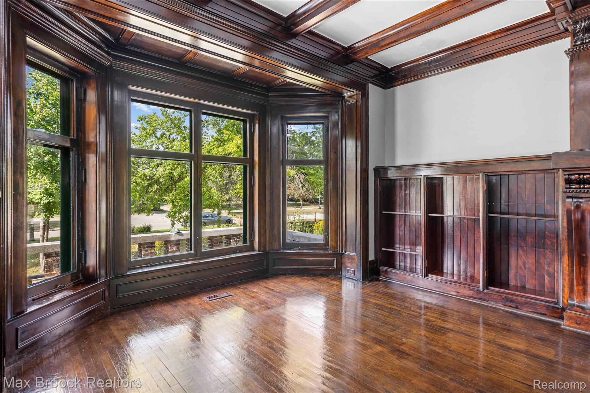 94 E Boston Boulevard Property Photo 11