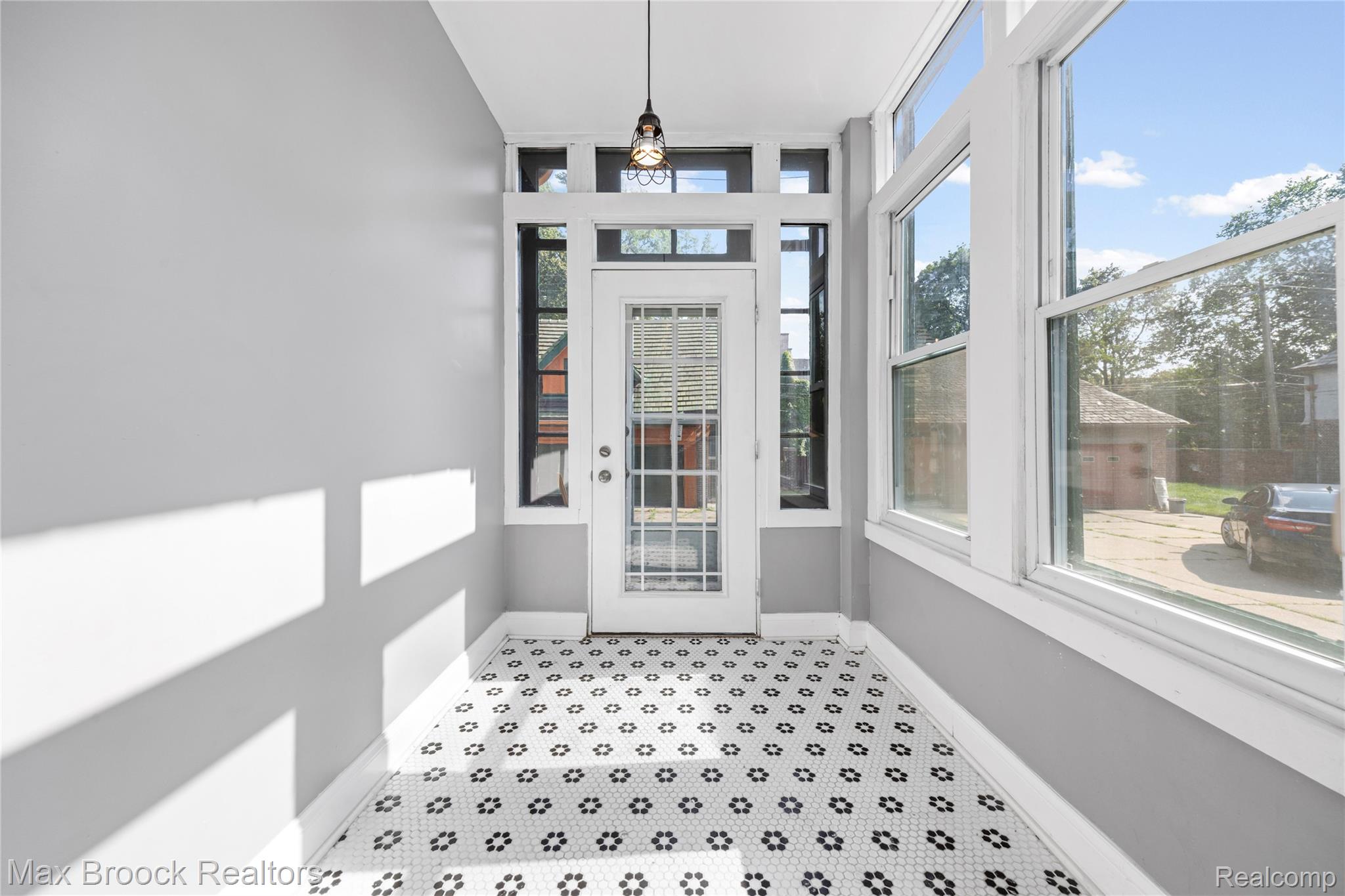 94 E Boston Boulevard Property Photo 17