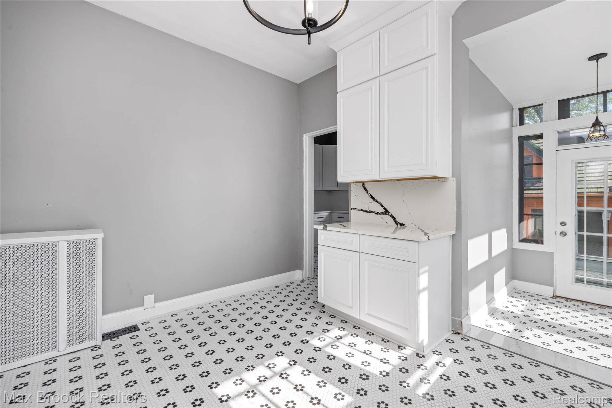 94 E Boston Boulevard Property Photo 18