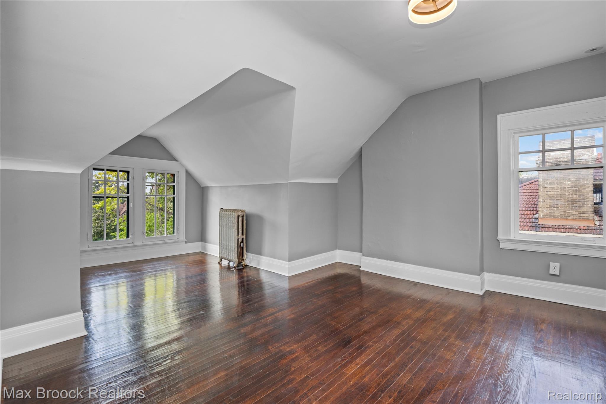 94 E Boston Boulevard Property Photo 26