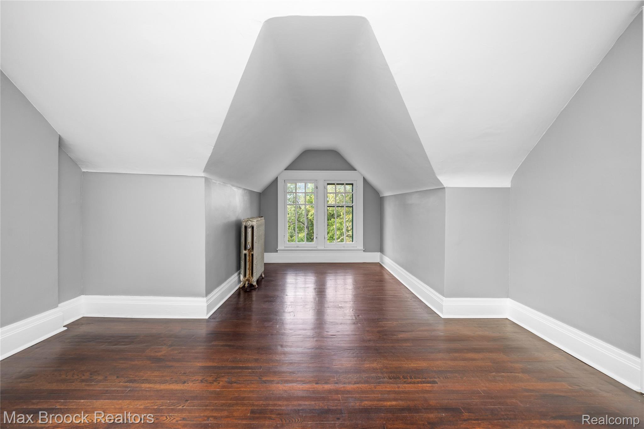 94 E Boston Boulevard Property Photo 27