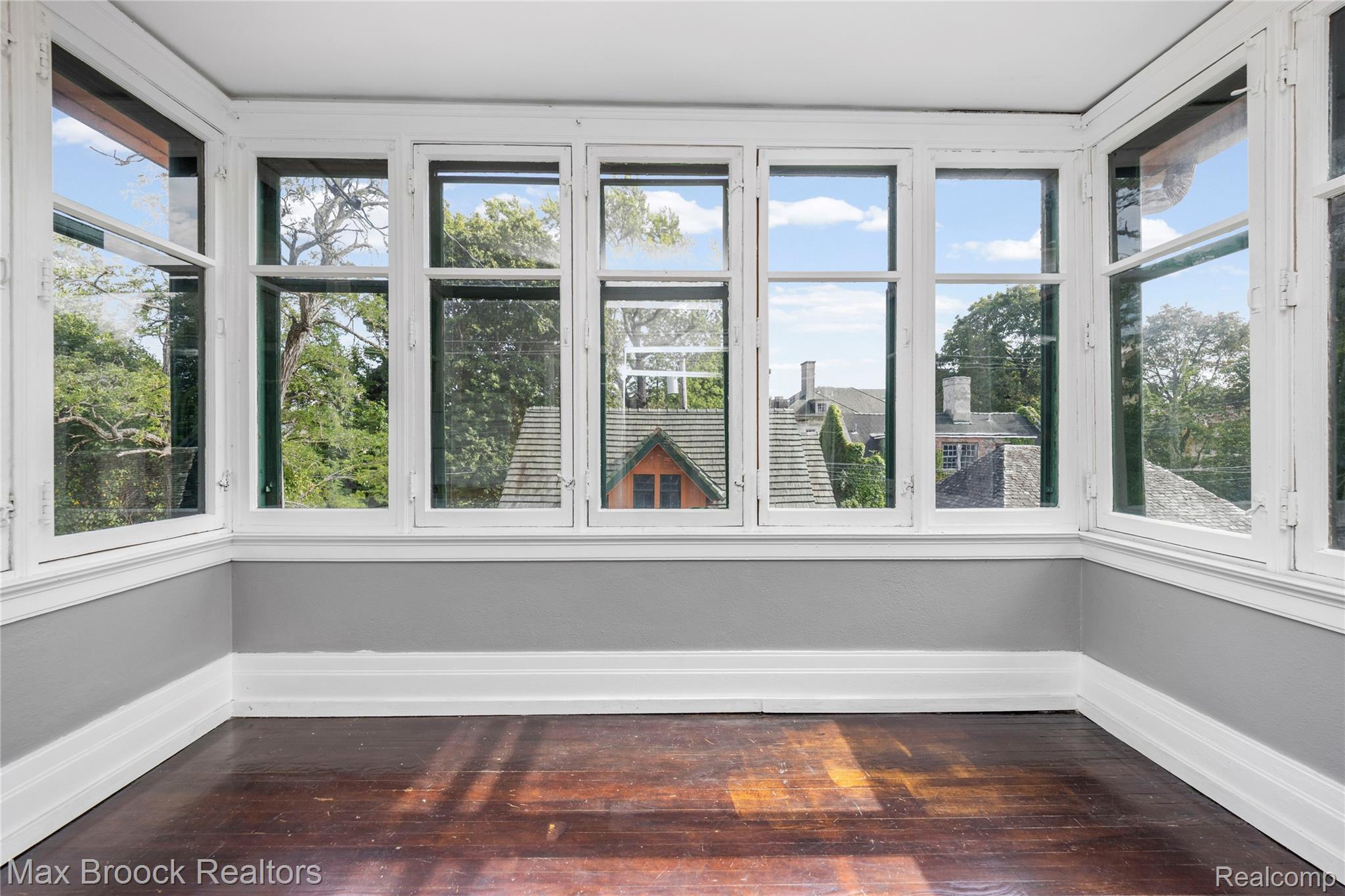 94 E Boston Boulevard Property Photo 29