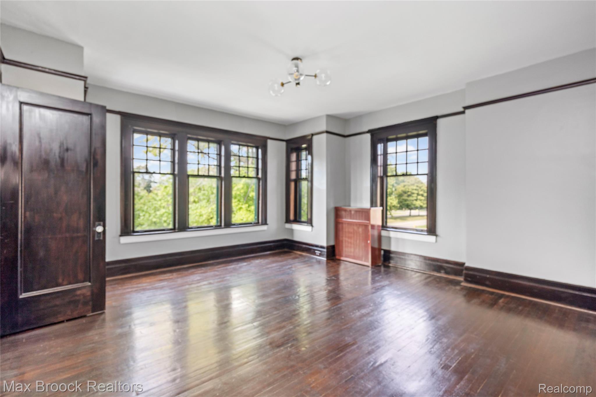 94 E Boston Boulevard Property Photo 55