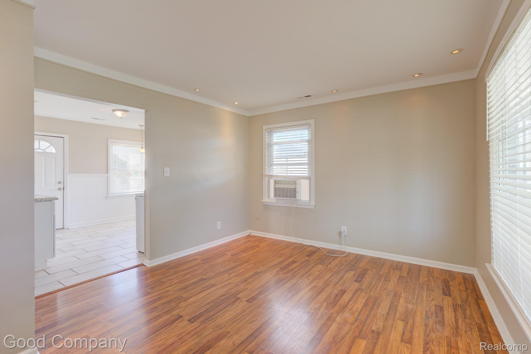 38 E Rowland Avenue Property Photo 2