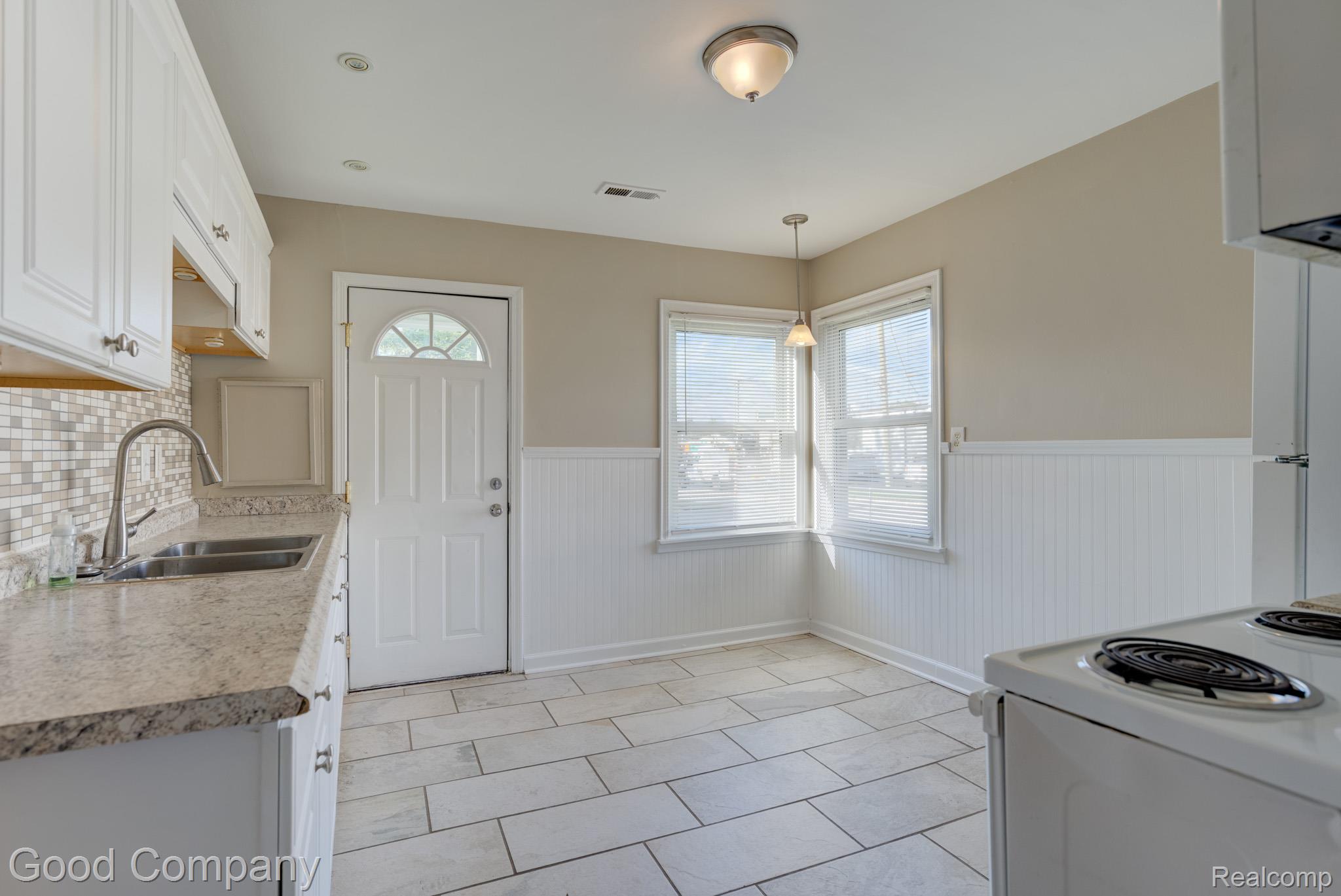 38 E Rowland Avenue Property Photo 6