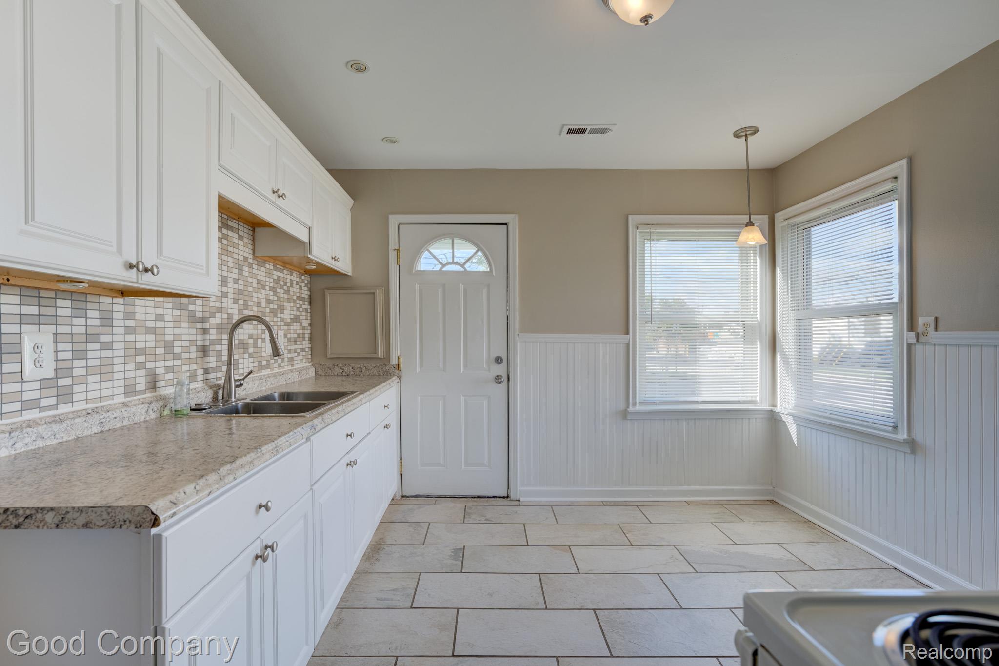 38 E Rowland Avenue Property Photo 7