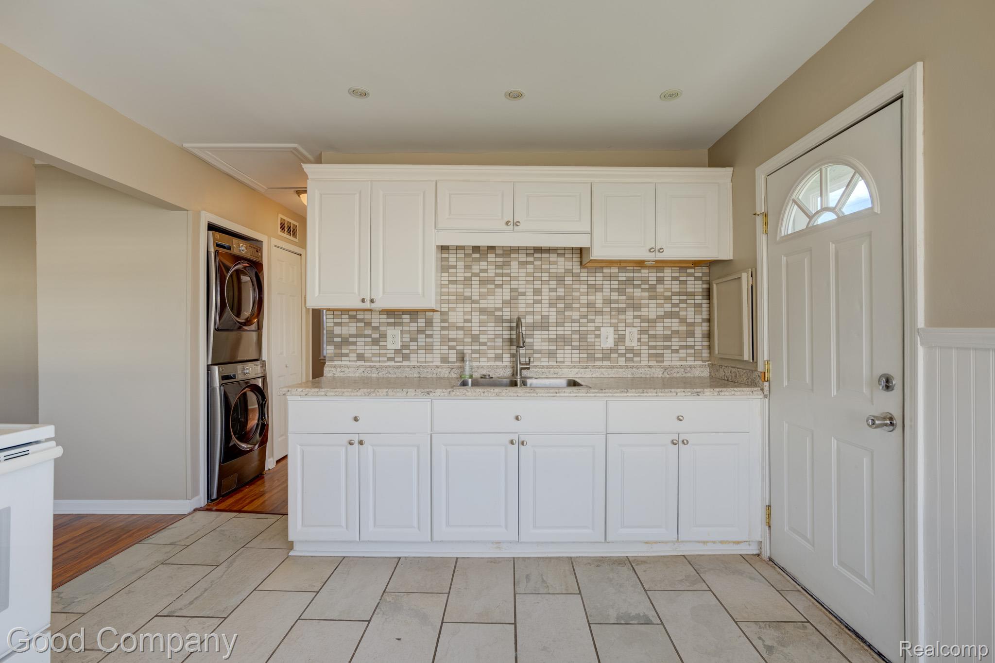 38 E Rowland Avenue Property Photo 9