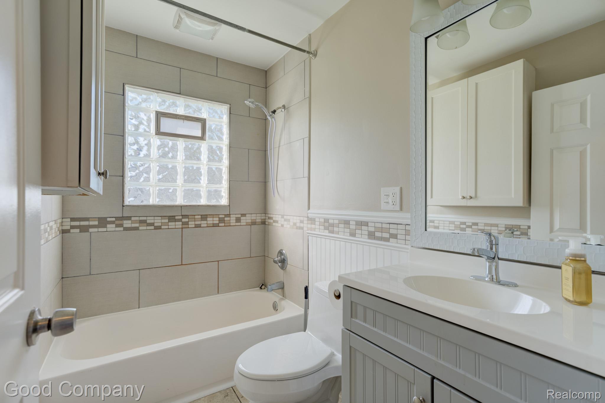 38 E Rowland Avenue Property Photo 19