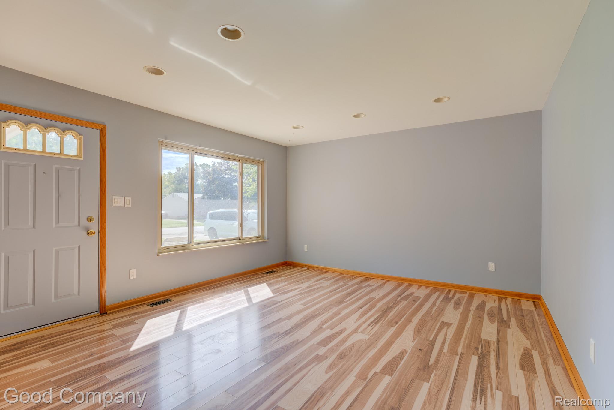 9035 Houghton Street Property Photo 3