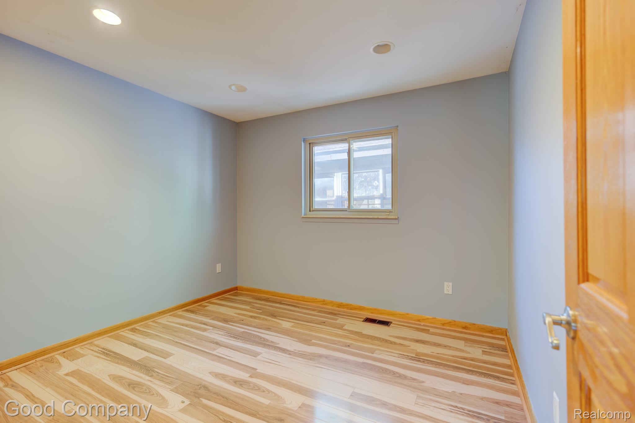 9035 Houghton Street Property Photo 22