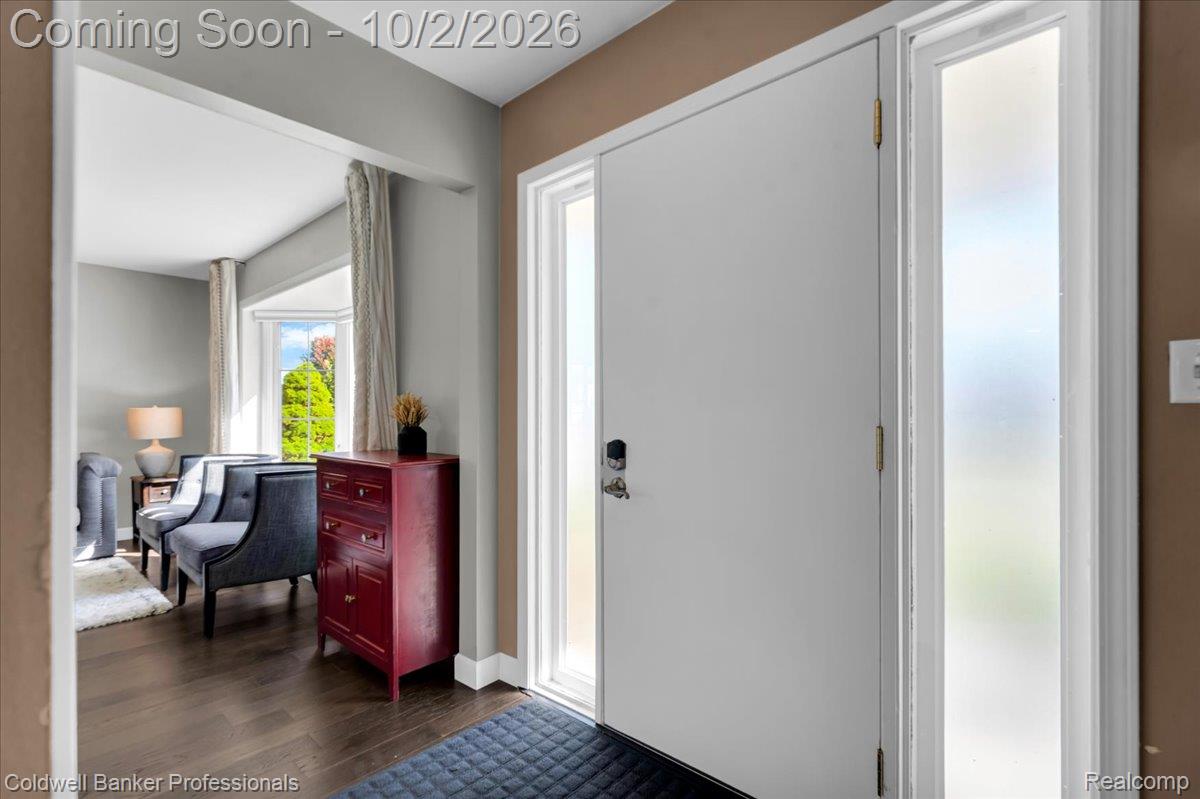 454 Queens Way Property Photo 4