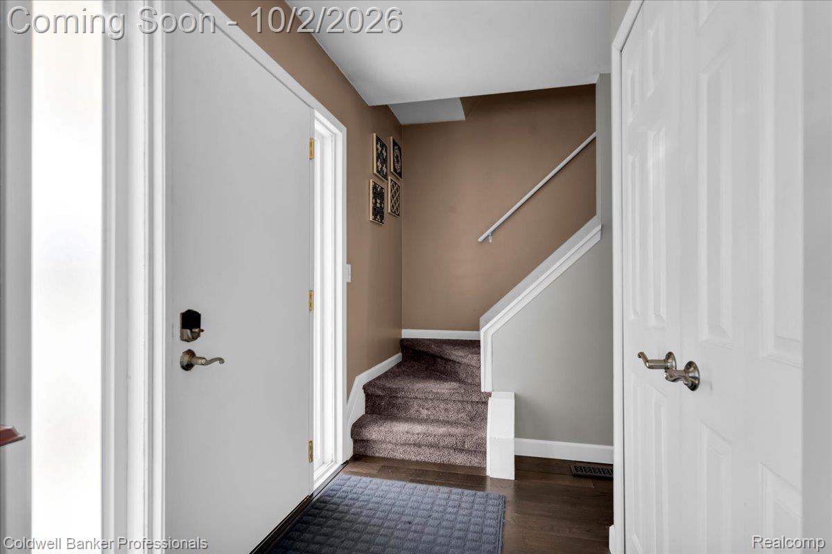 454 Queens Way Property Photo 6