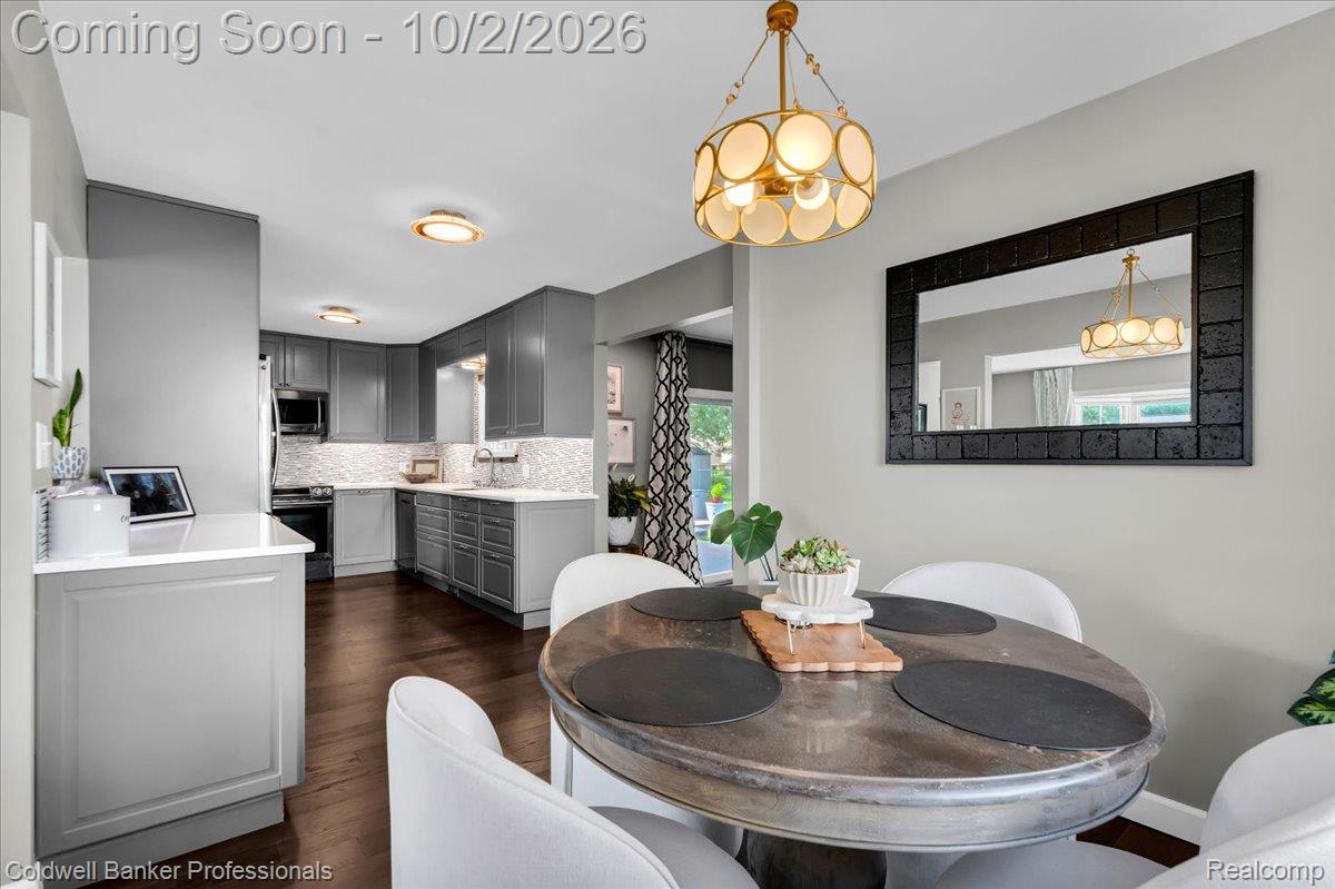 454 Queens Way Property Photo 10