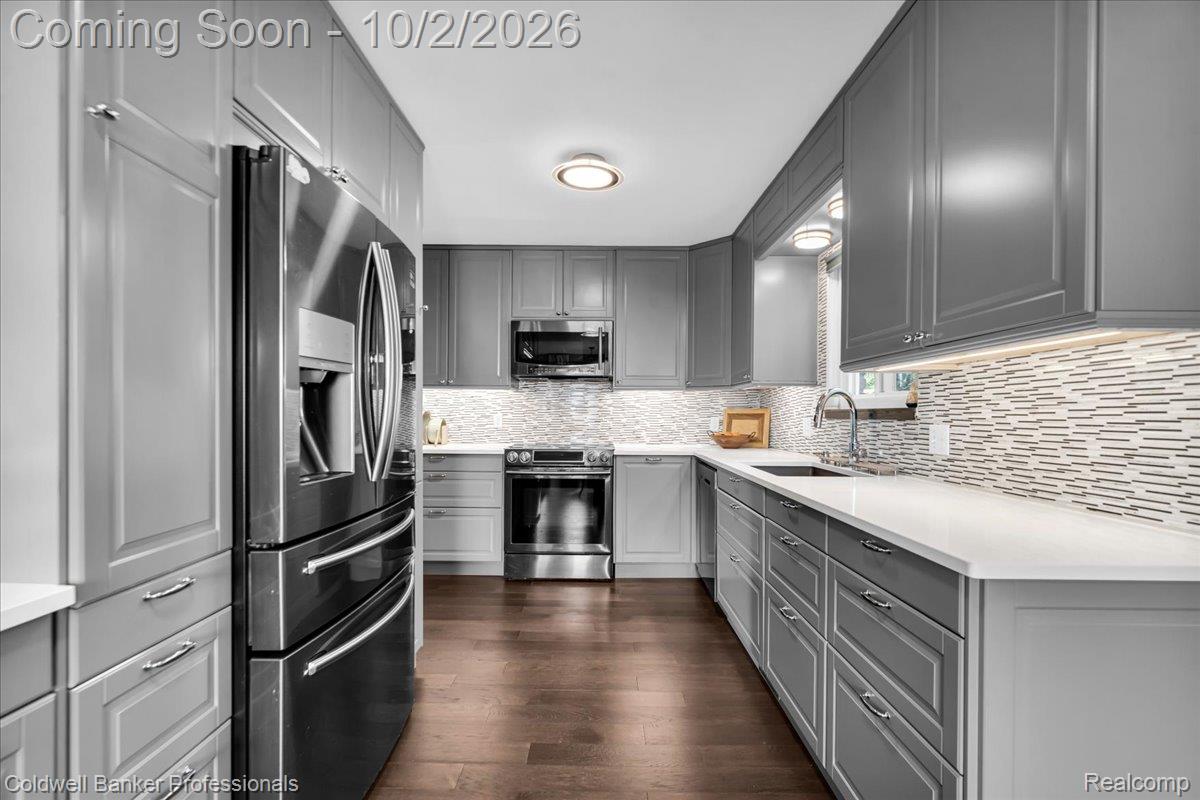 454 Queens Way Property Photo 12
