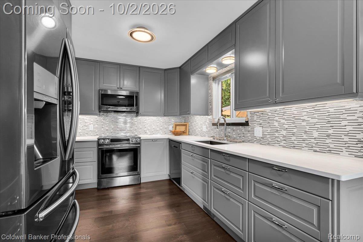 454 Queens Way Property Photo 16