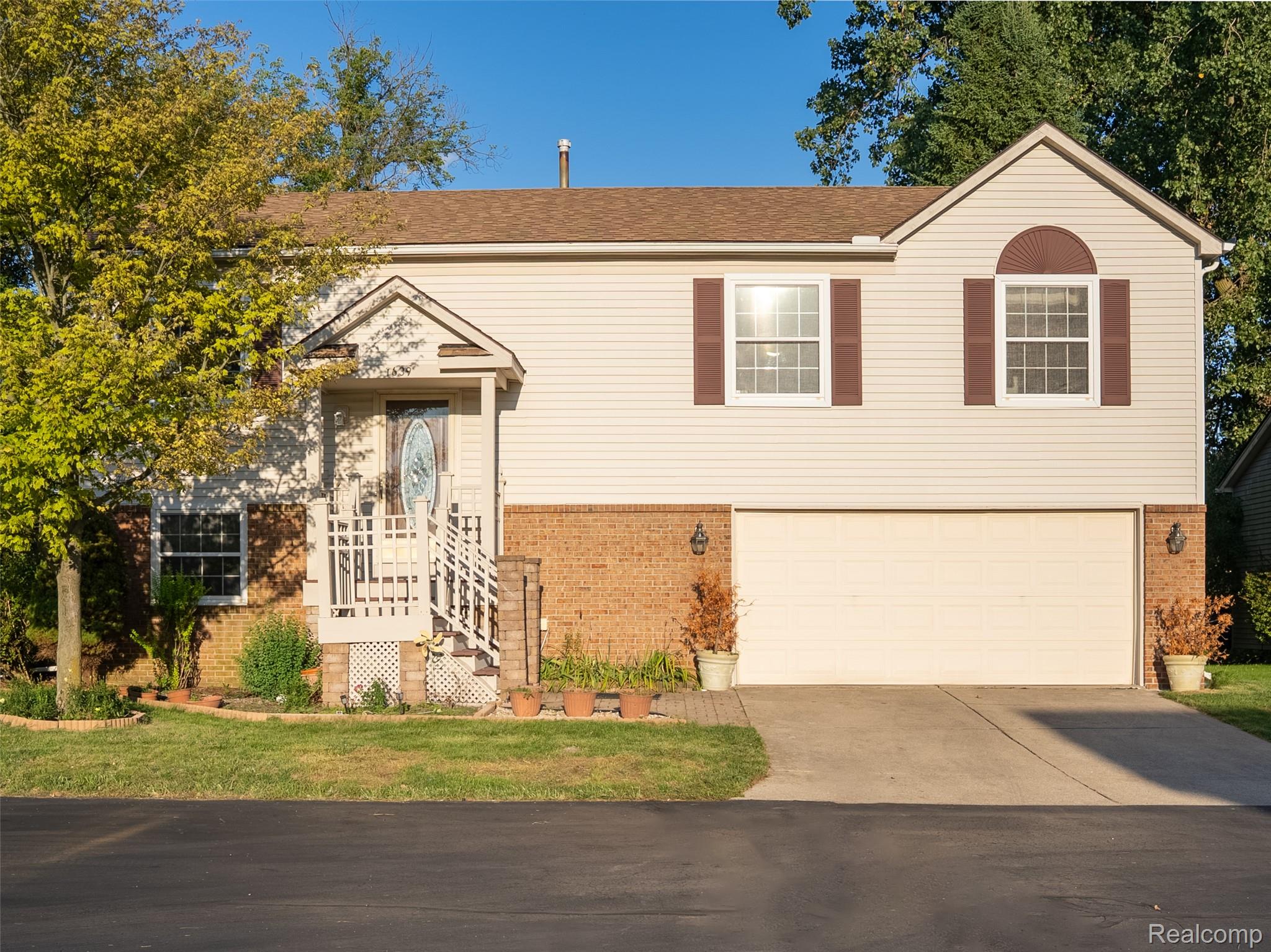 1639 Tulip Lane Property Photo 1