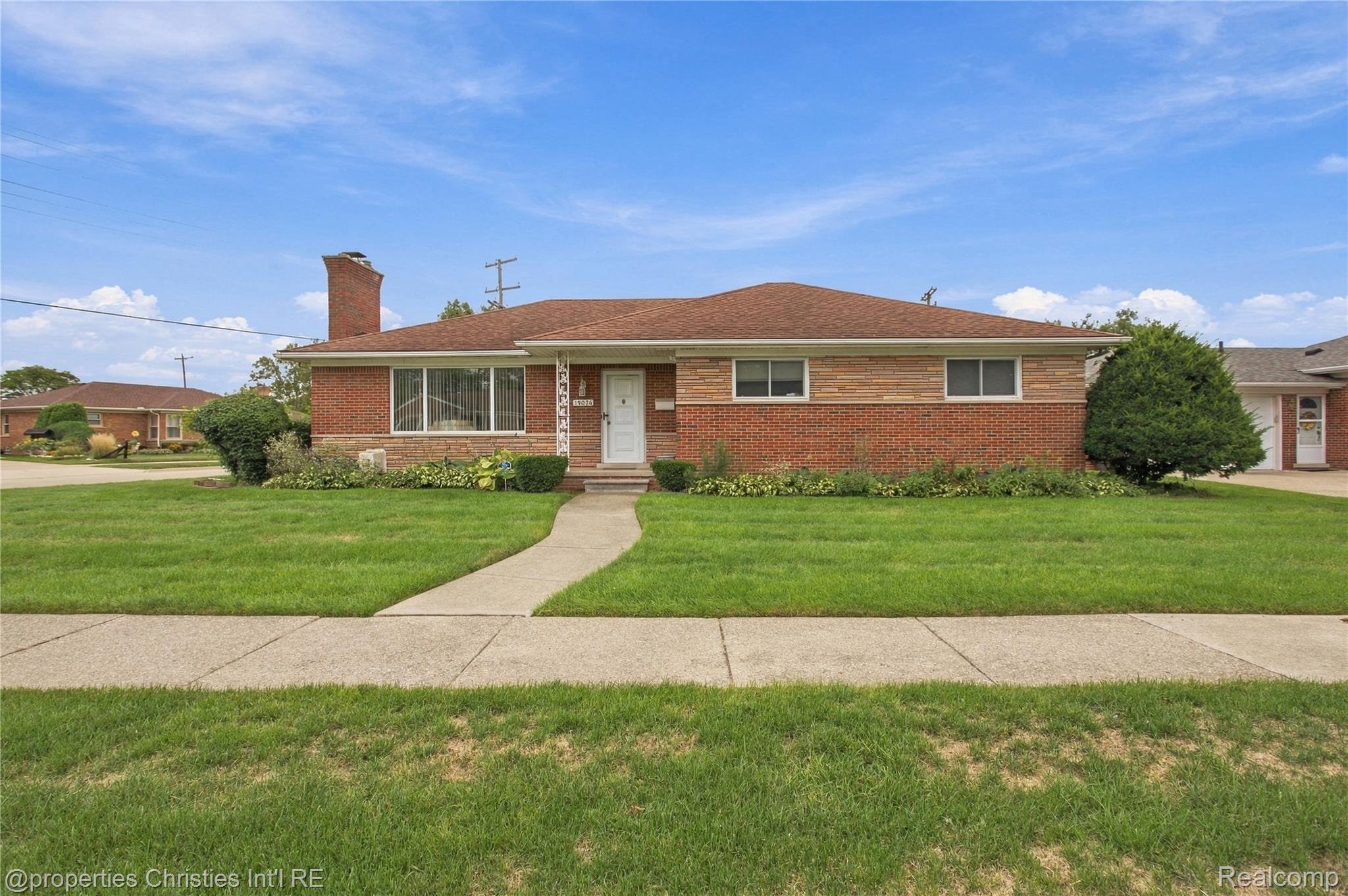 19074 Norton Avenue Property Photo 1
